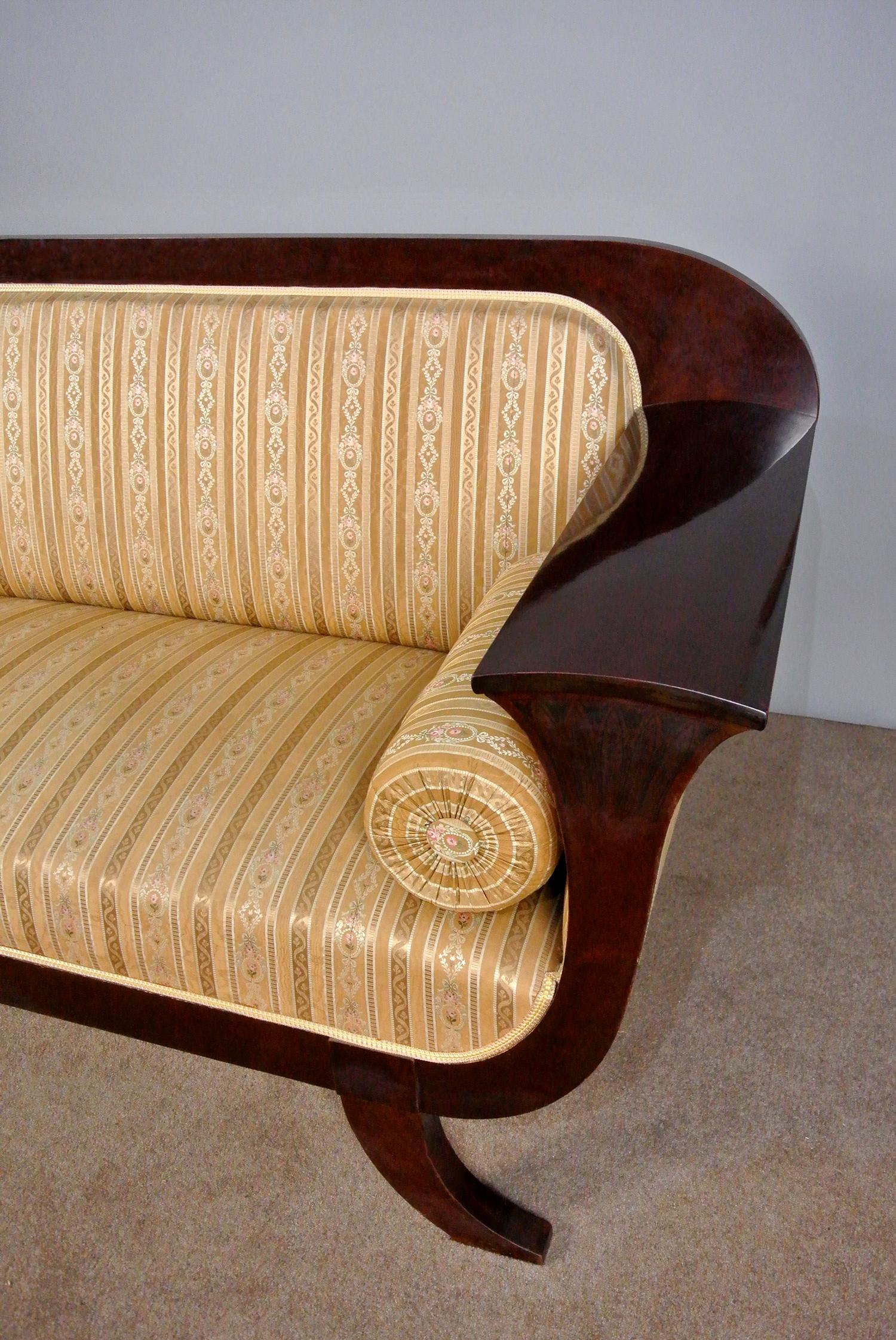 Precioso y original sofá Biedermeier del siglo XIX c. 1830 en Bueno estado para la venta en Heathfield, GB