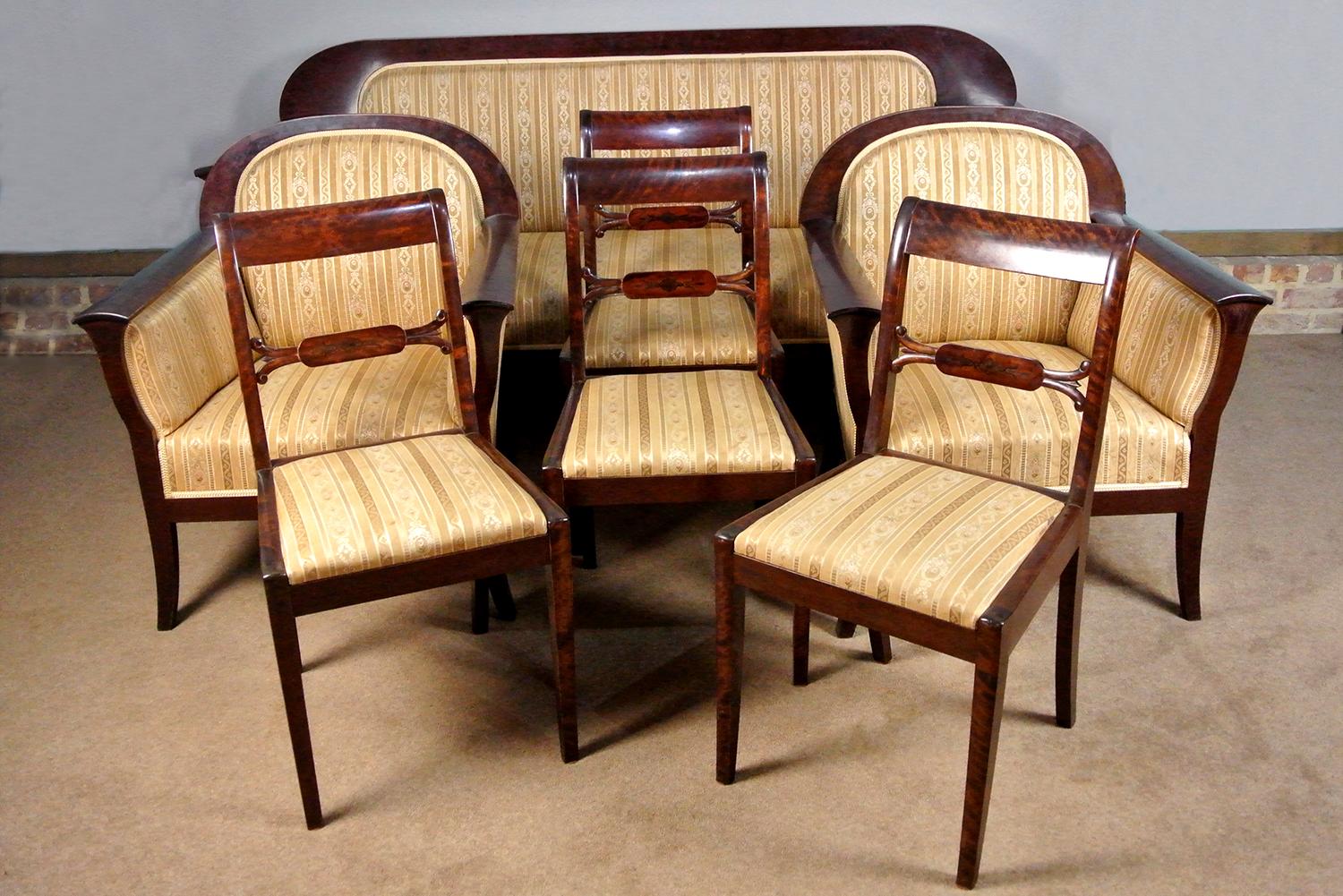 Precioso y original sofá Biedermeier del siglo XIX c. 1830 en venta 1