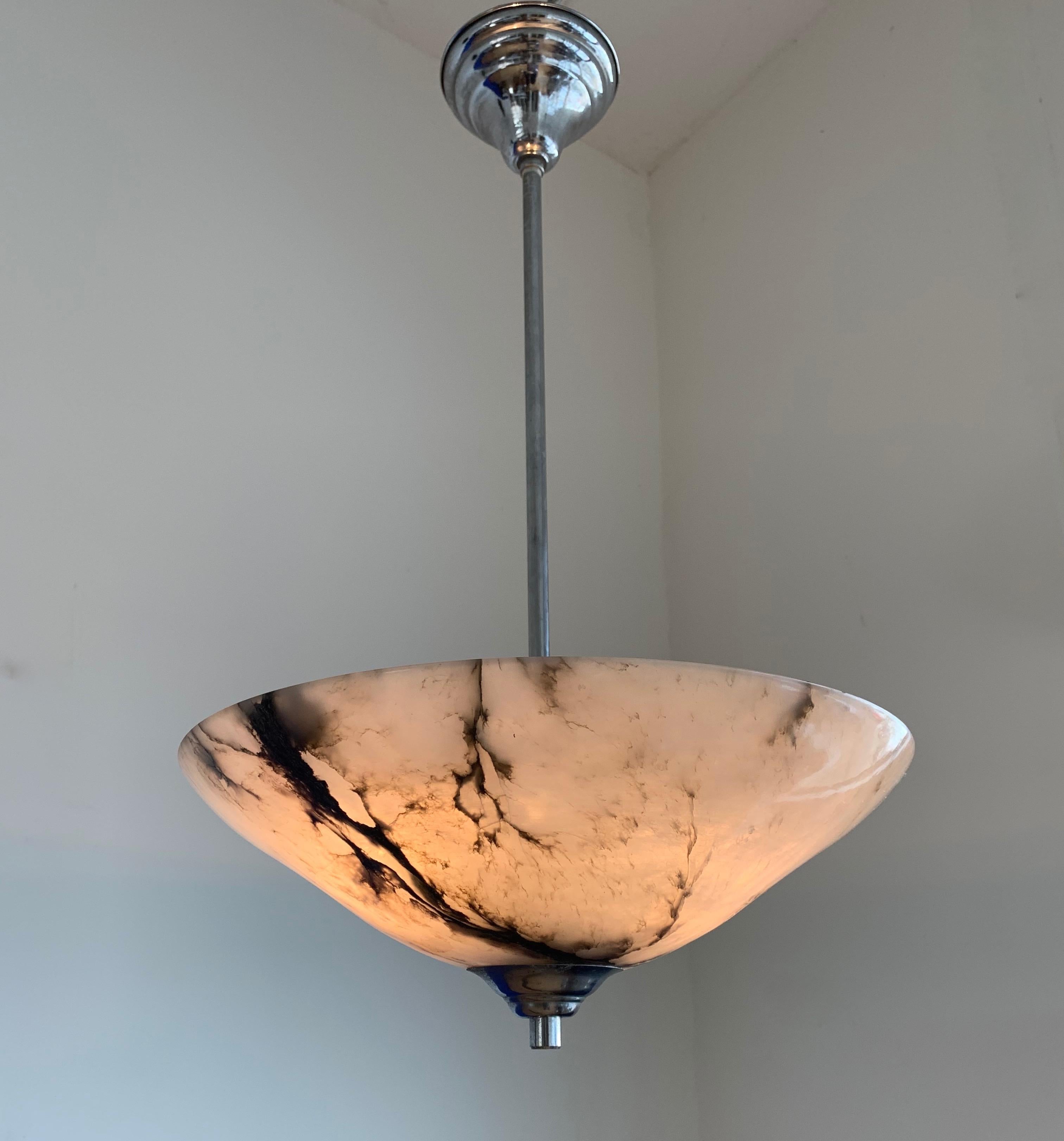 Awesome Art Deco Pendant Light with Stunning Alabaster Mineral Stone Shade, 1920 In Excellent Condition For Sale In Lisse, NL