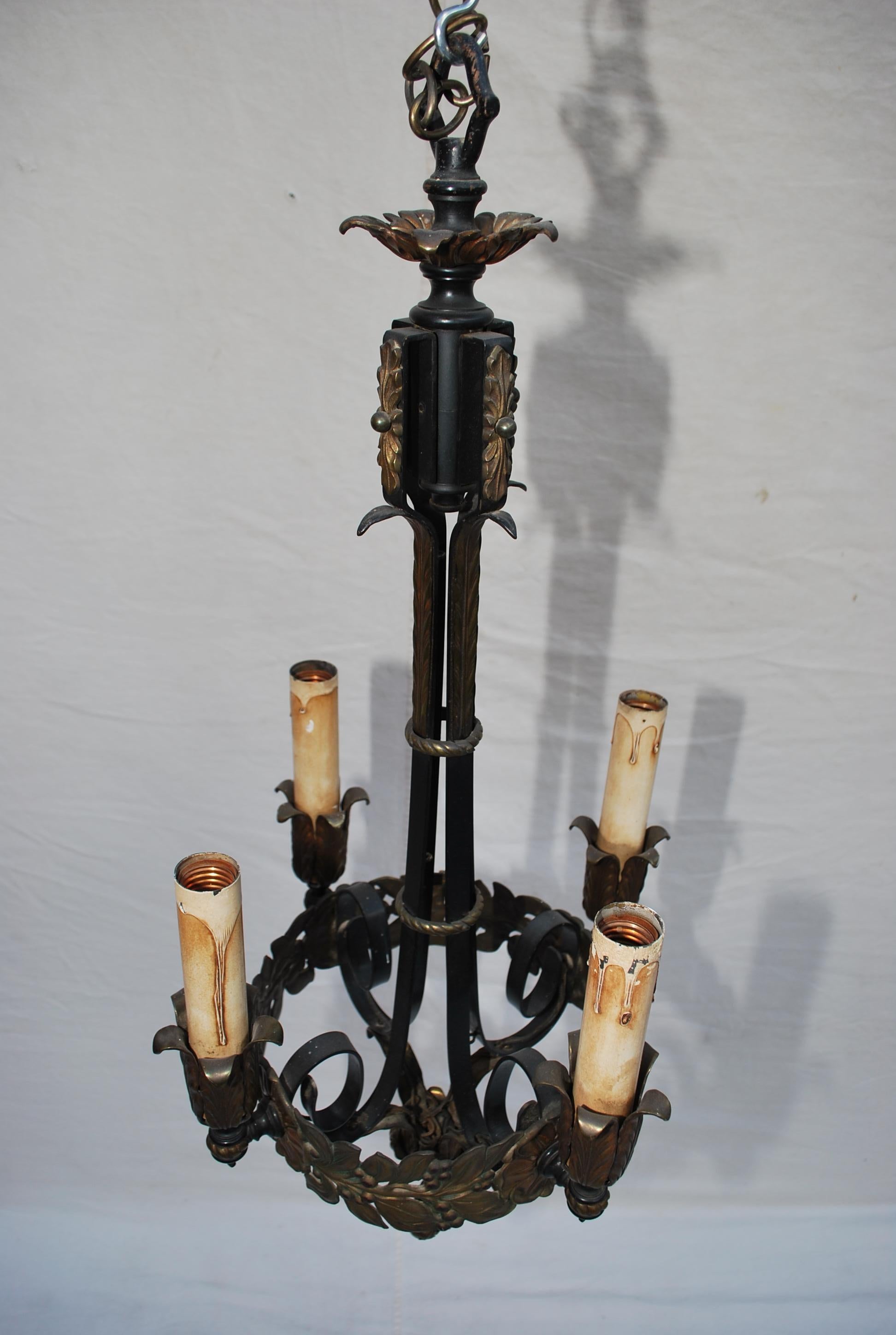 Belle et rare lampe en fer forgé des années 1920 en vente 1