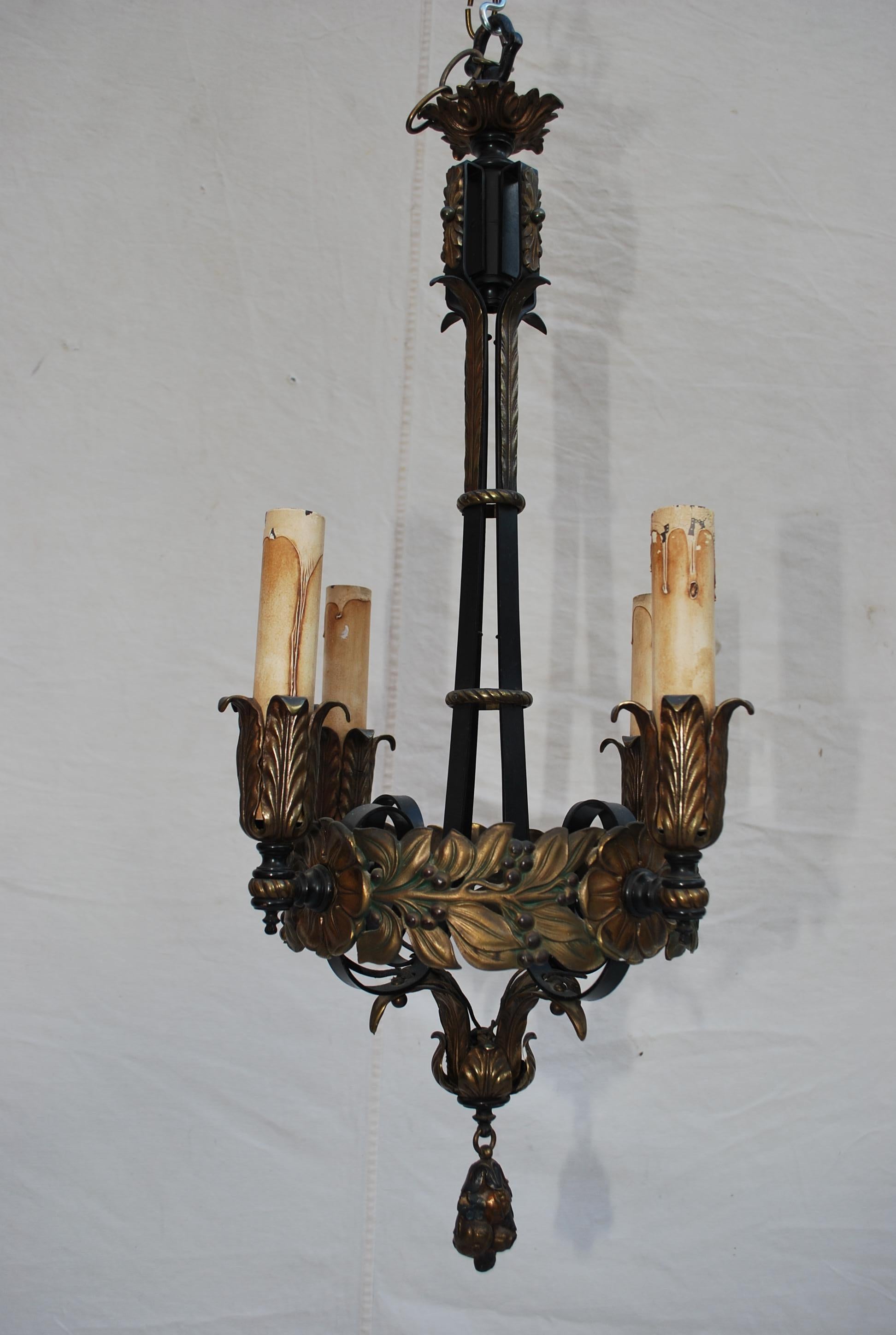 Belle et rare lampe en fer forgé des années 1920 en vente 2