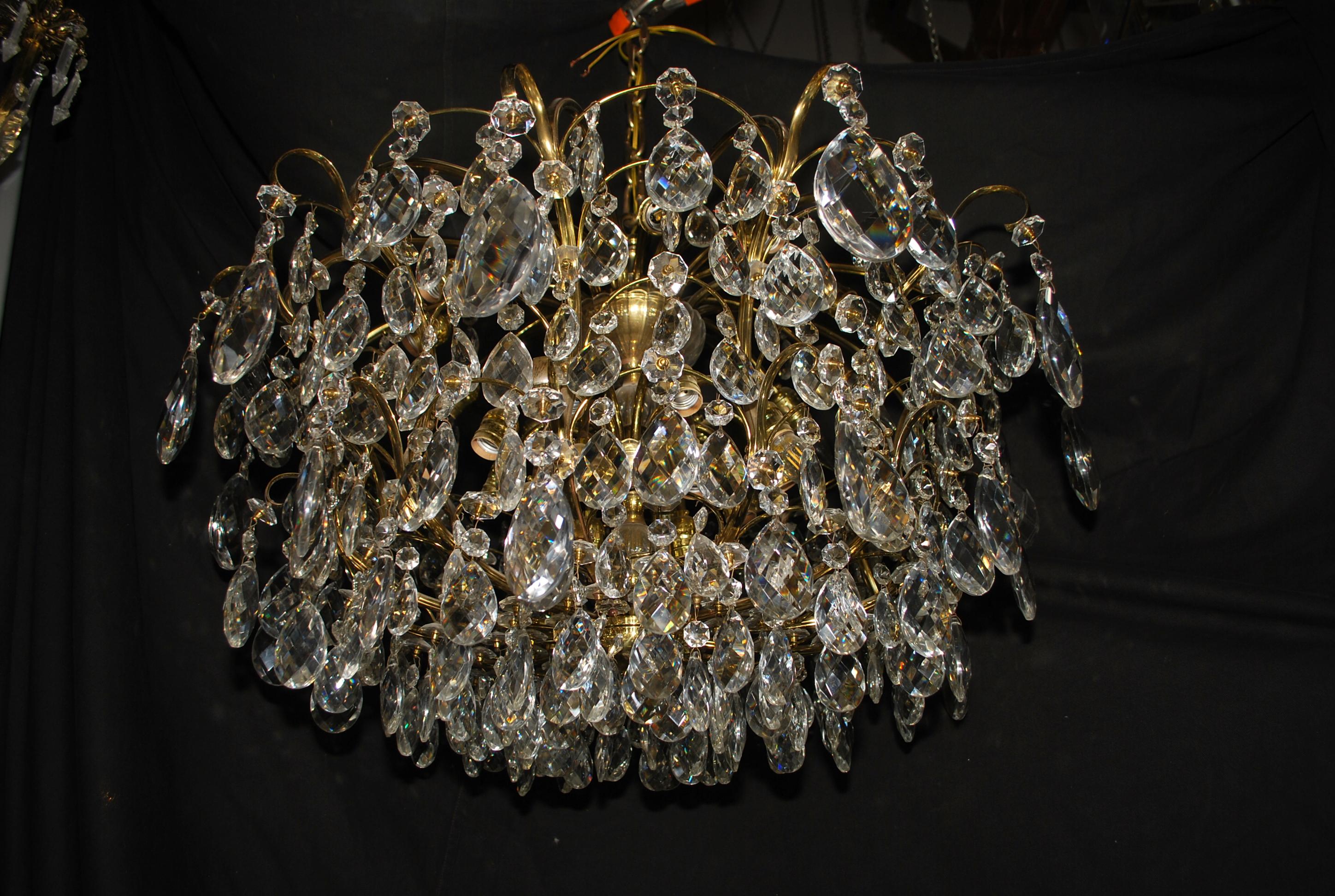 What a beautiful large crystal chandelier, the style and the shape is so unique, I have been selling antiques lights for 27 years, this is the first time I see that style, you can see on three pictures, the size of some crystals, be aware this