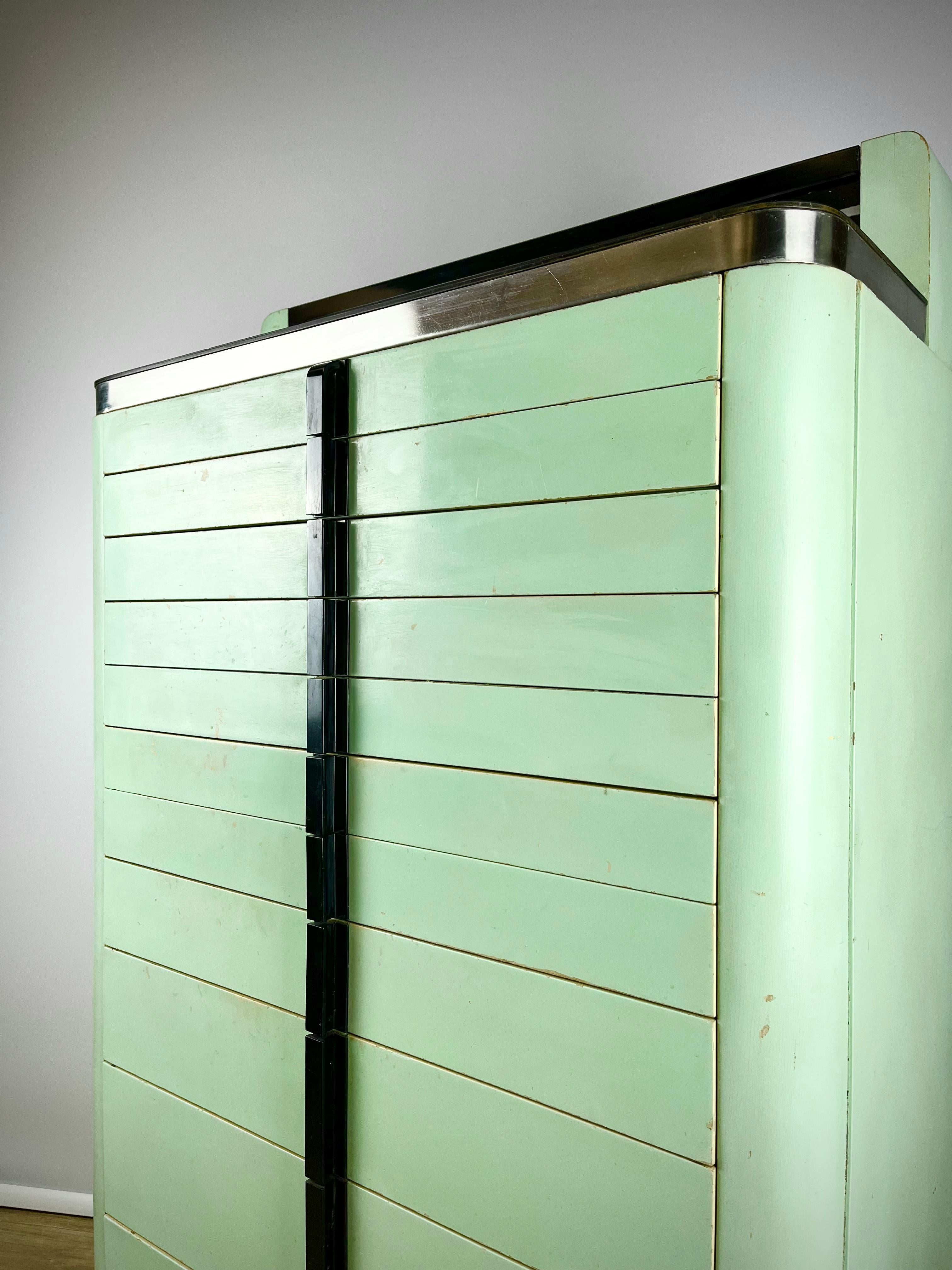 Father Time has been kind to this incredible Art Deco dentist’s cabinet…
Produced by The American Cabinet Co. in the 1930s, it has amazing colour and wear and features 10 drawers of varying sizes, as well as a hidden compartment in the top which