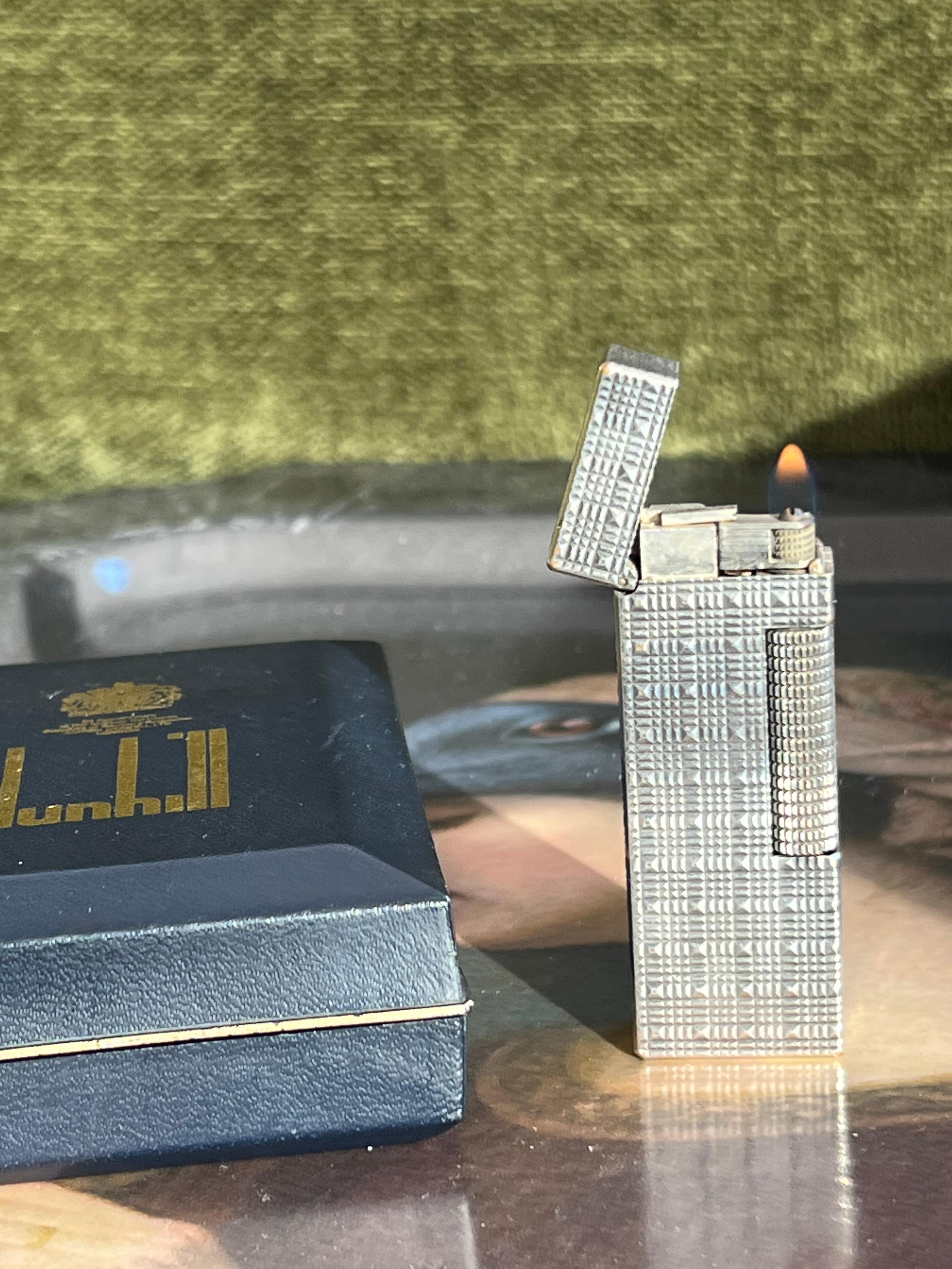 Bellissimo e raro accendino d'epoca Dunhill placcato in argento di fabbricazione svizzera in vendita 2