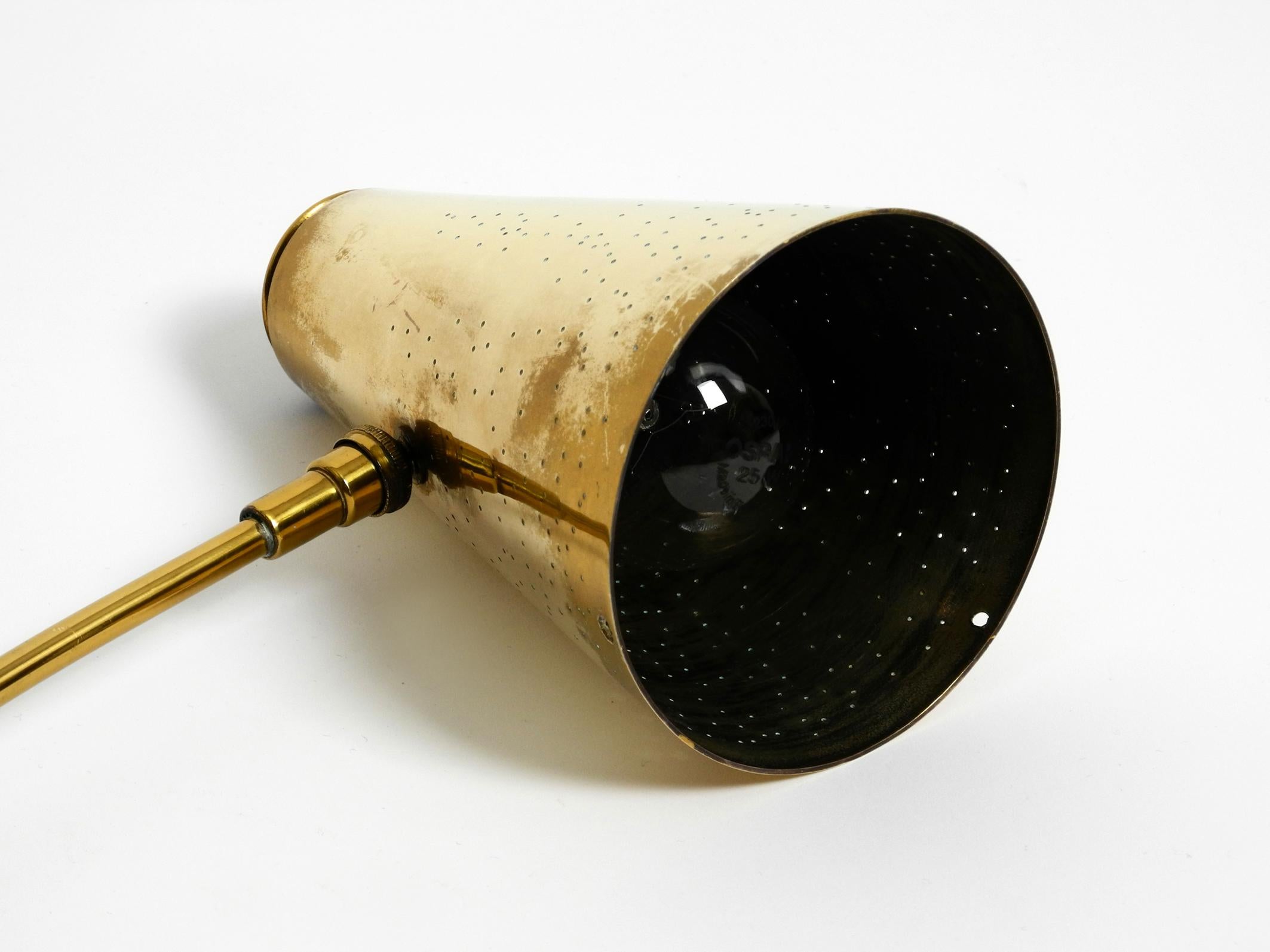 Magnifique et rare grande lampe murale italienne en laiton du milieu du siècle dernier en vente 5