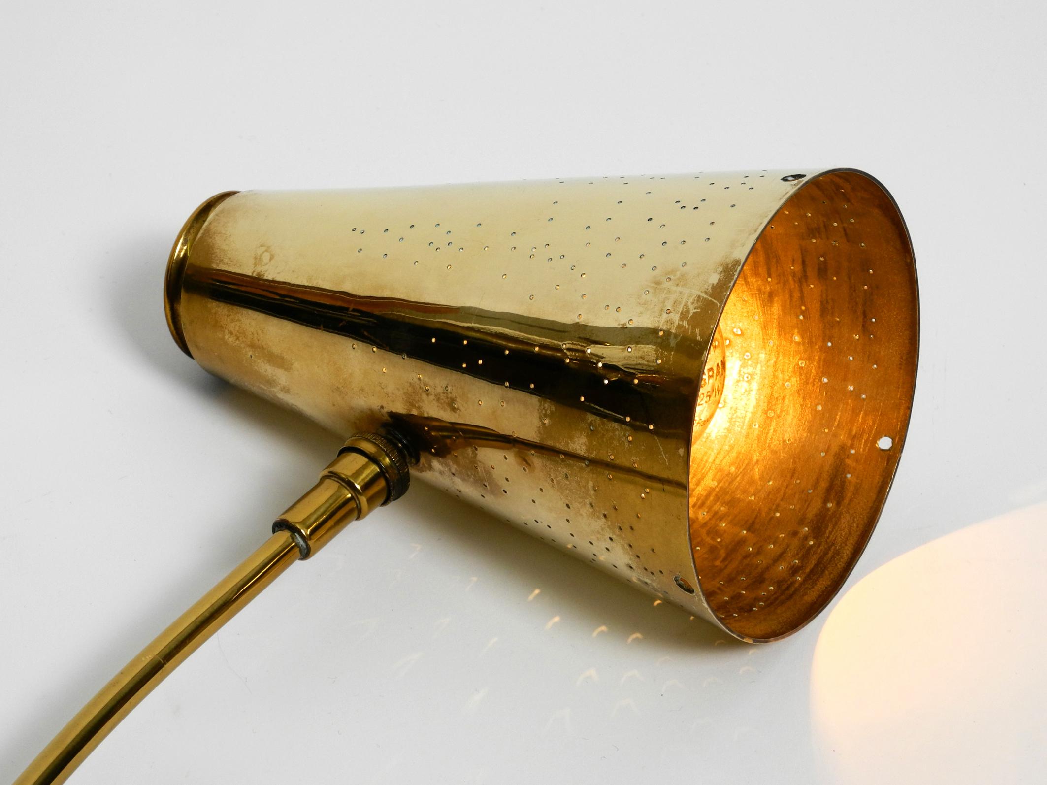 Magnifique et rare grande lampe murale italienne en laiton du milieu du siècle dernier en vente 6
