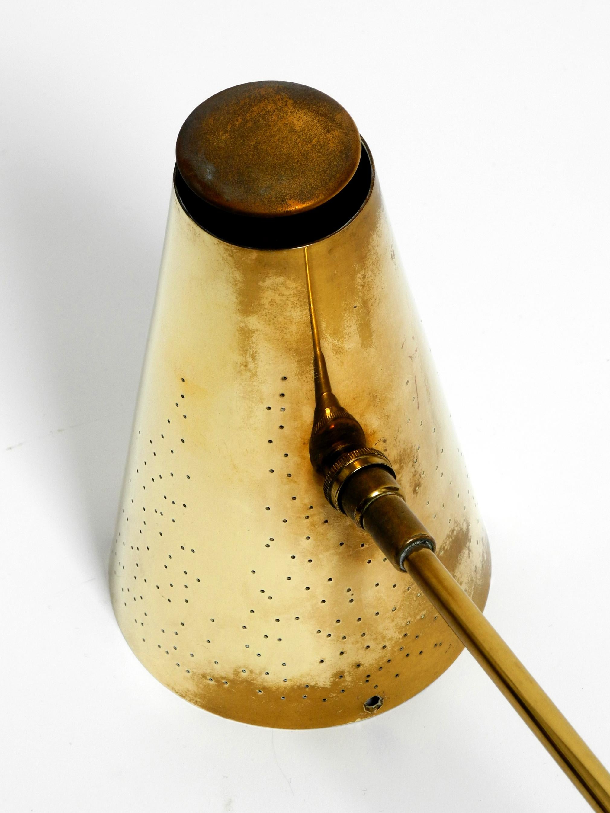 Magnifique et rare grande lampe murale italienne en laiton du milieu du siècle dernier en vente 7