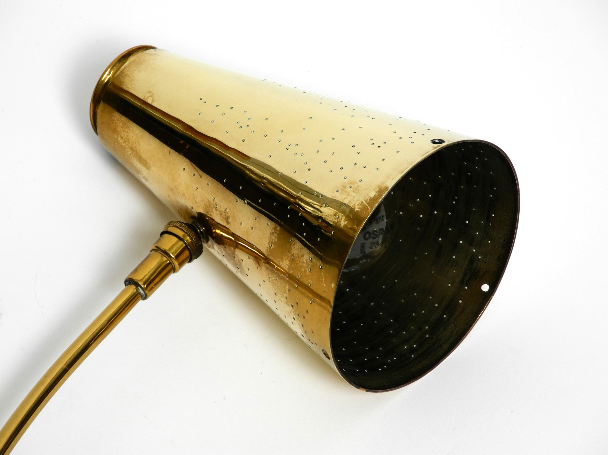 Laiton Magnifique et rare grande lampe murale italienne en laiton du milieu du siècle dernier en vente