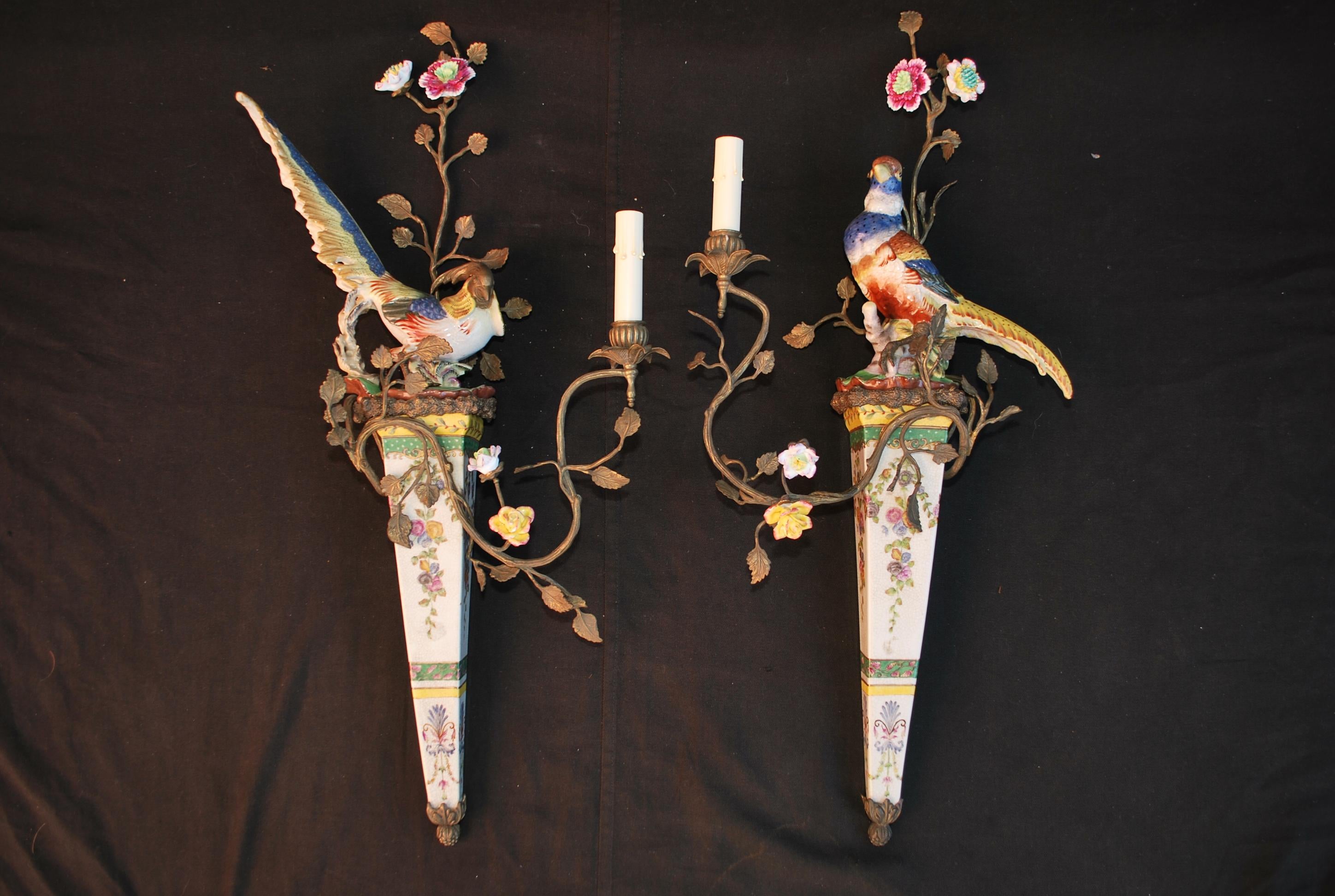 Beautiful and rare large Pair of 1940's porcelain and brass sconces For Sale 9