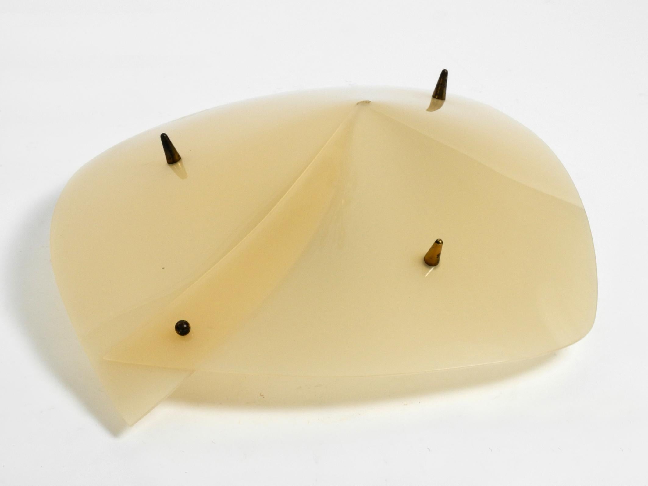 Moderne und seltene Plexiglas-Deckenleuchte aus der Mitte des Jahrhunderts (Metall)
