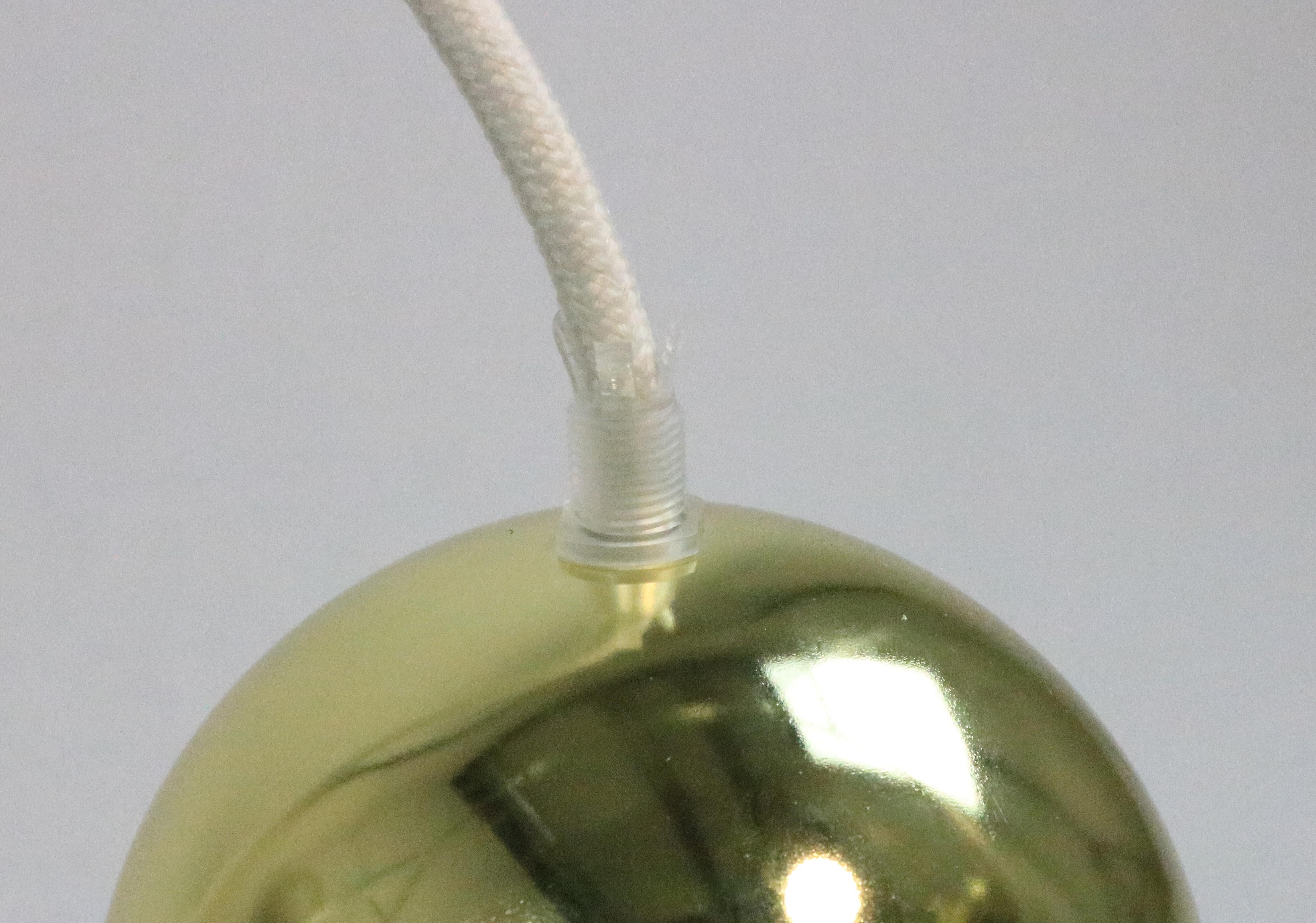 Belle et petite lampe en verre suspendue des années 1950, blanche, Allemagne en vente 3