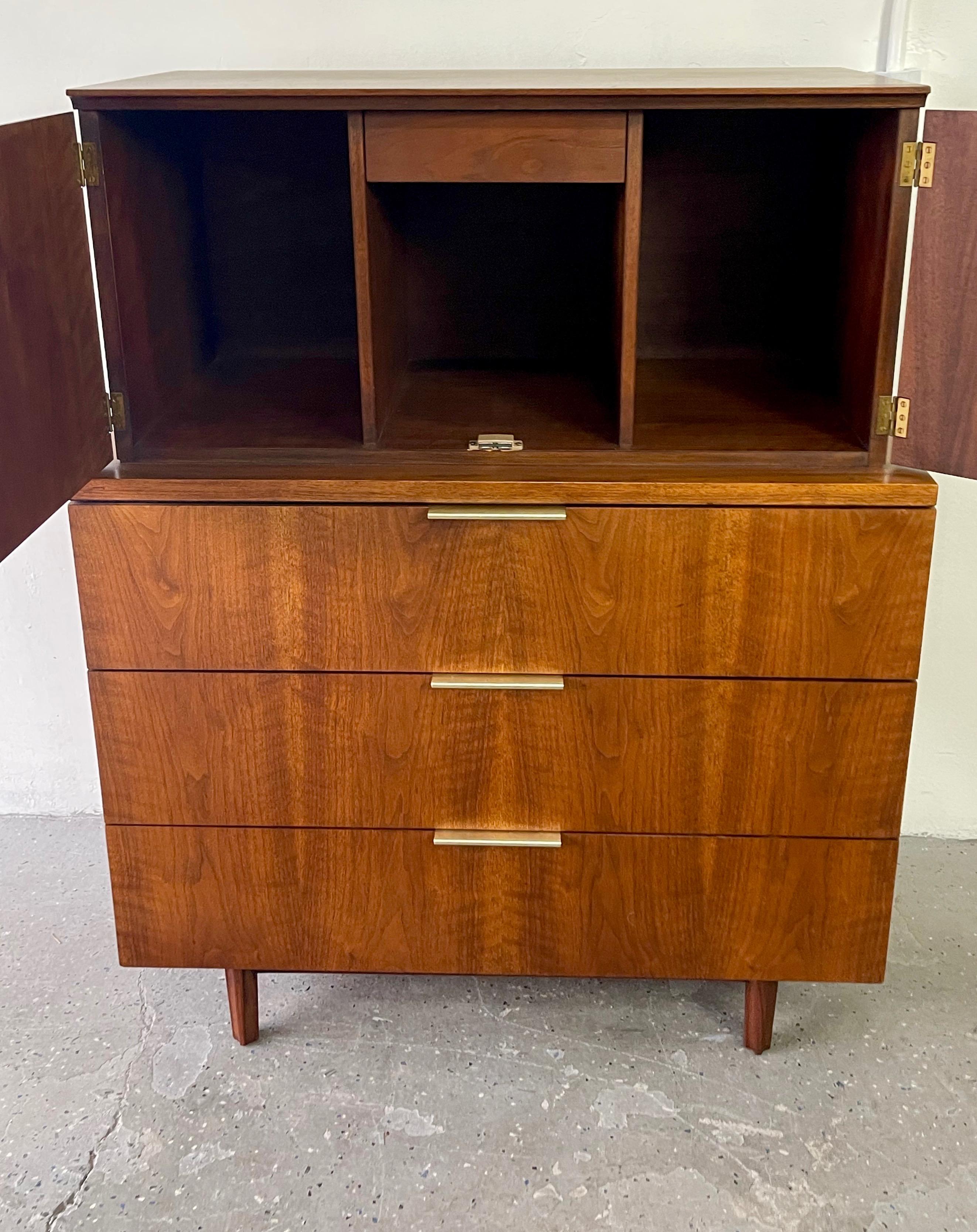 Beautiful and Sophisticated John Stewart Mid-Century Modern Tall Highboy Dresser In Good Condition In Las Vegas, NV