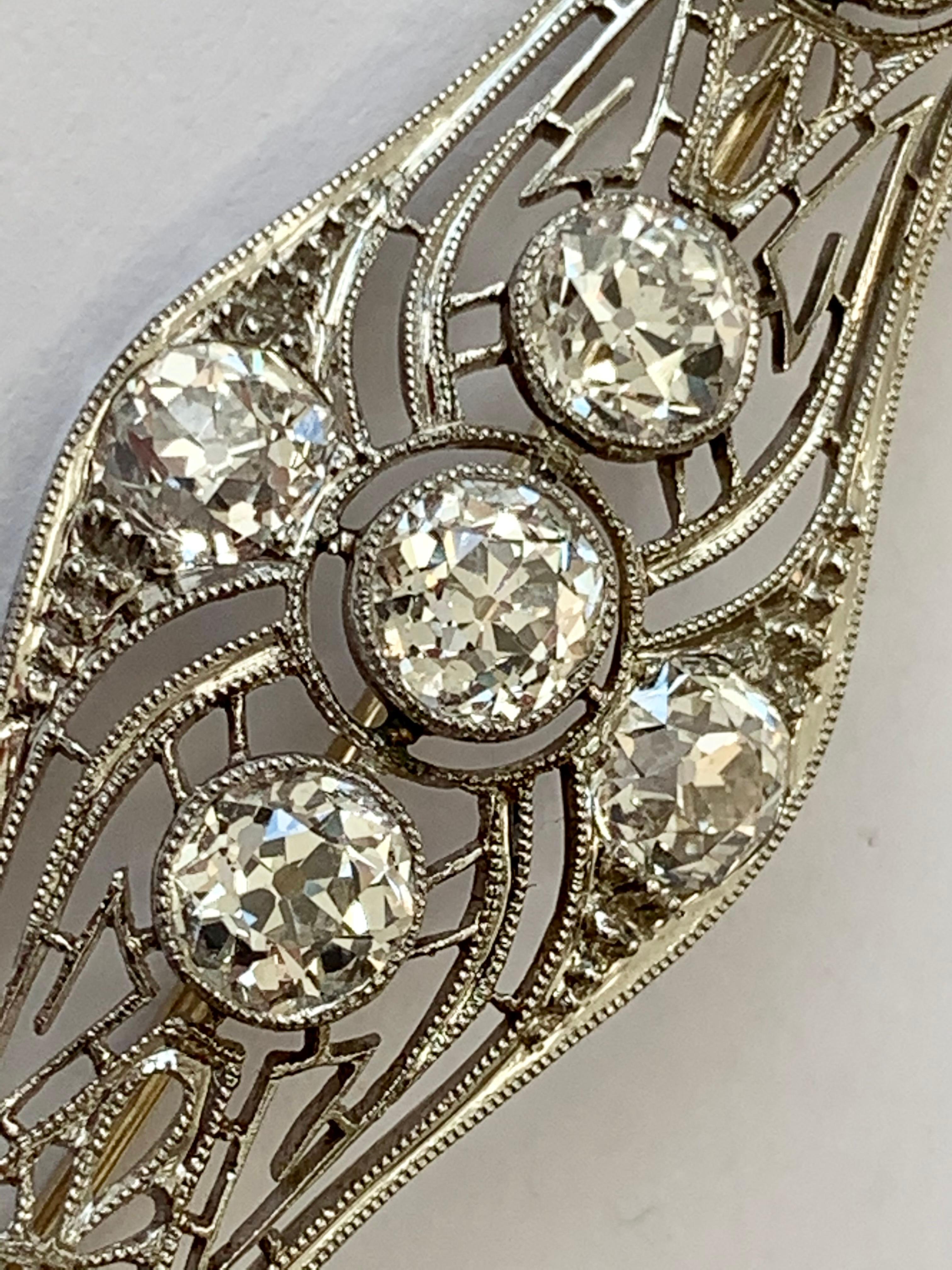 Beautiful and Timeless Openwork Antique 1910 Brooch with Diamonds For Sale 5