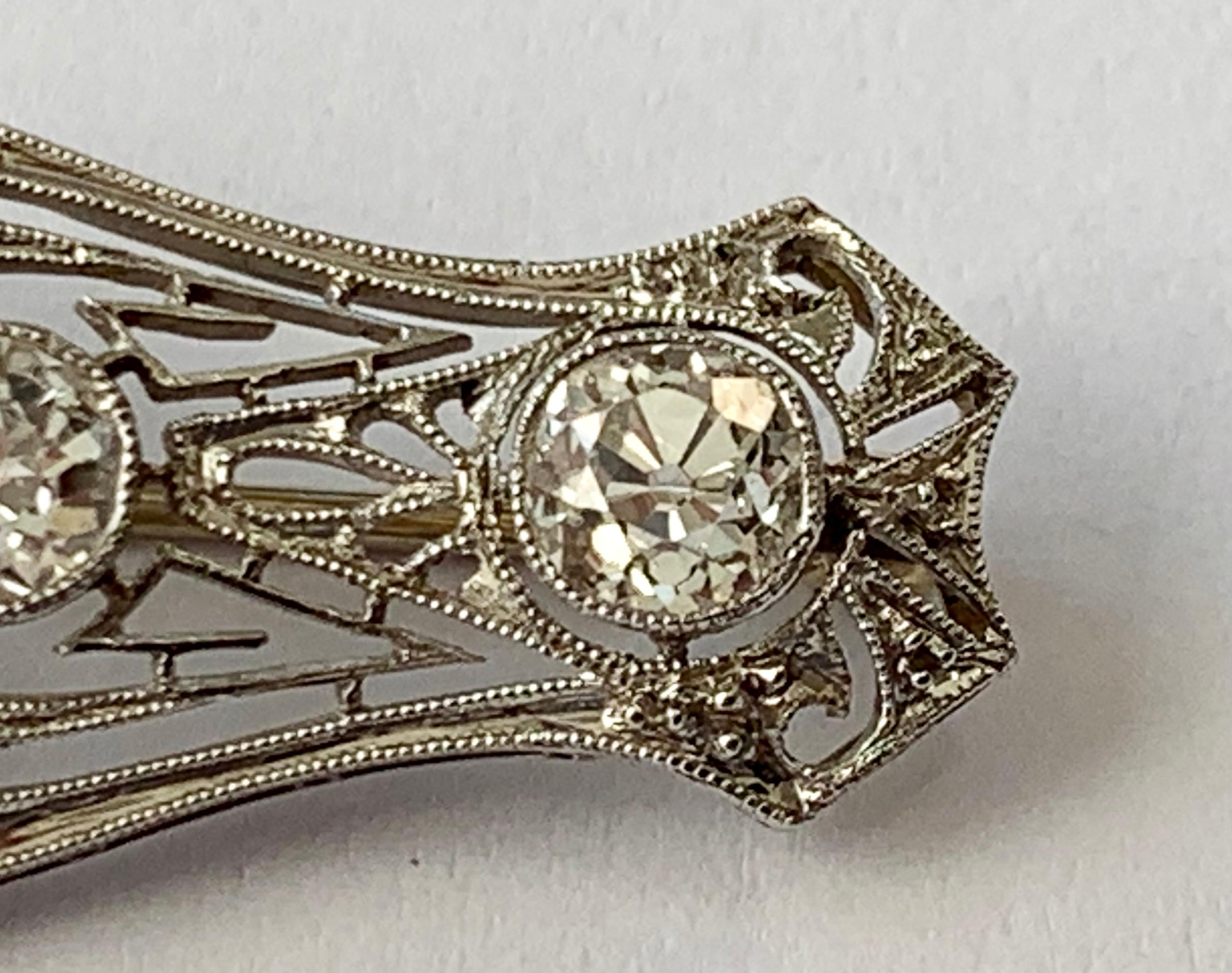 Belle Époque Beautiful and Timeless Openwork Antique 1910 Brooch with Diamonds For Sale