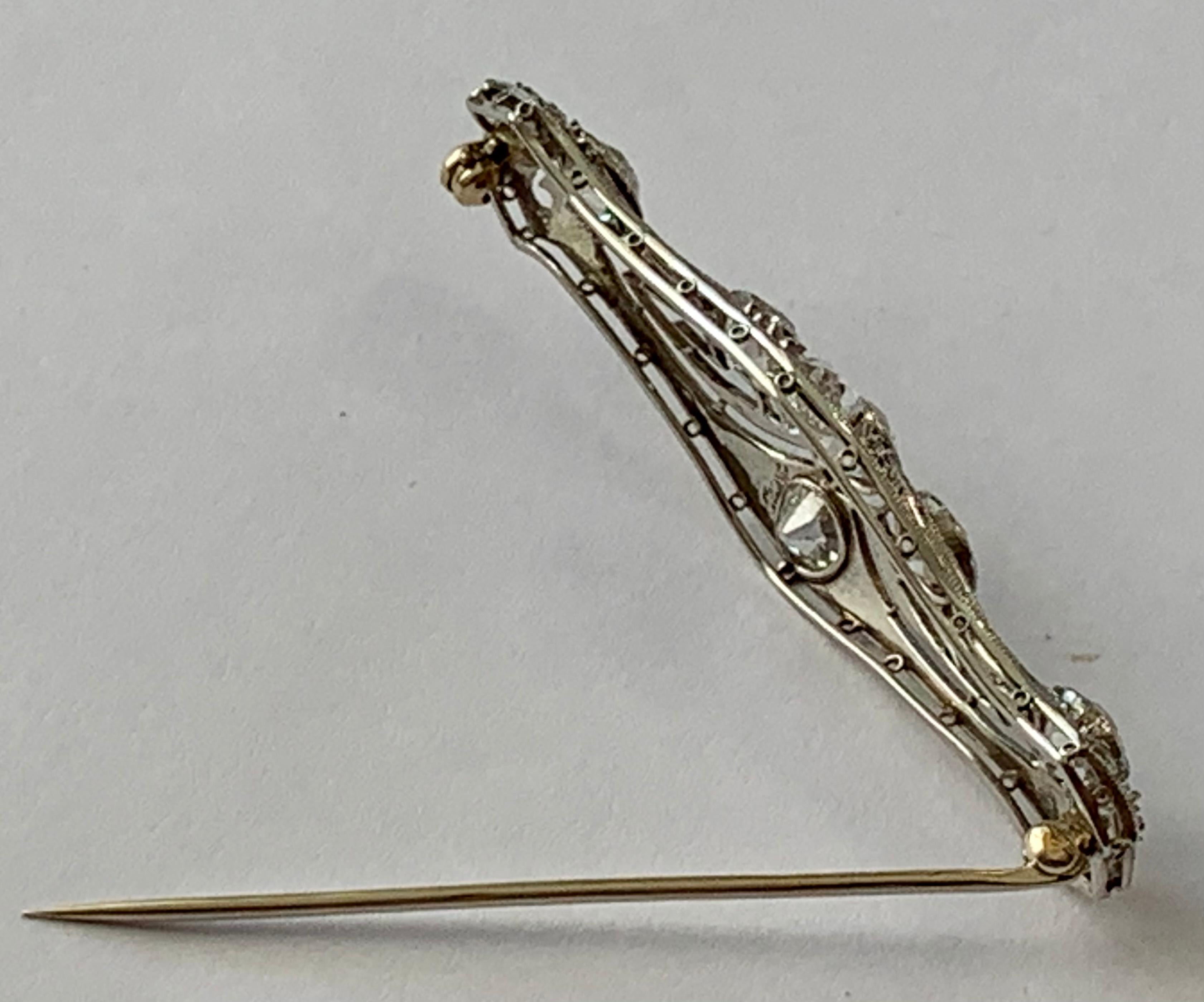 Beautiful and Timeless Openwork Antique 1910 Brooch with Diamonds In Good Condition For Sale In Zurich, Zollstrasse