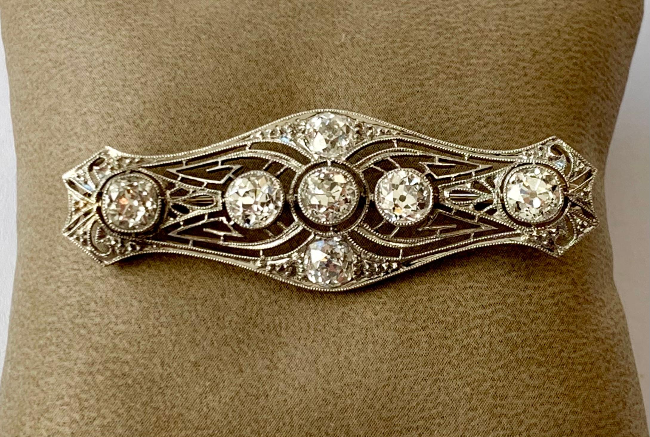 Beautiful and Timeless Openwork Antique 1910 Brooch with Diamonds For Sale 1
