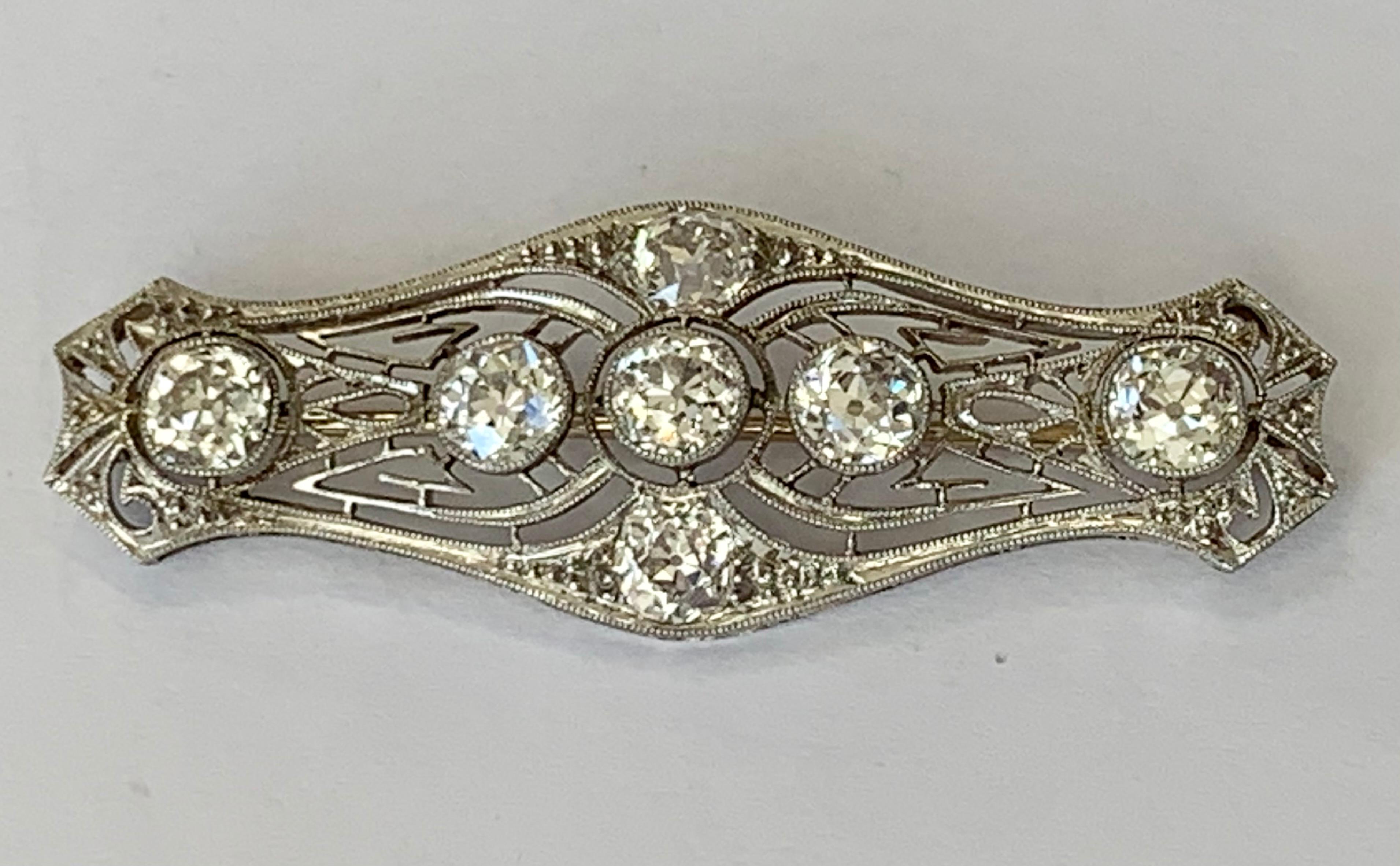 Beautiful and Timeless Openwork Antique 1910 Brooch with Diamonds For Sale 3