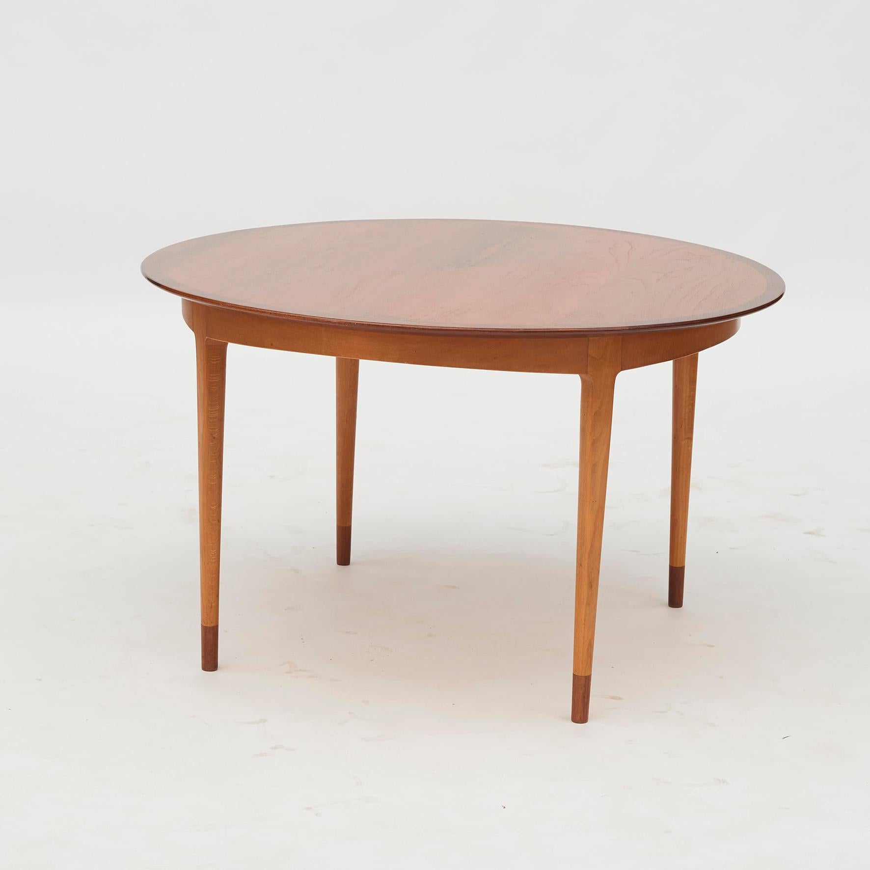 Unique coffee table, Danish design, 1950-1955. Tabletop with veneered Yin-Yang symbol in teak, walnut and rosewood. Table legs in beechwood.