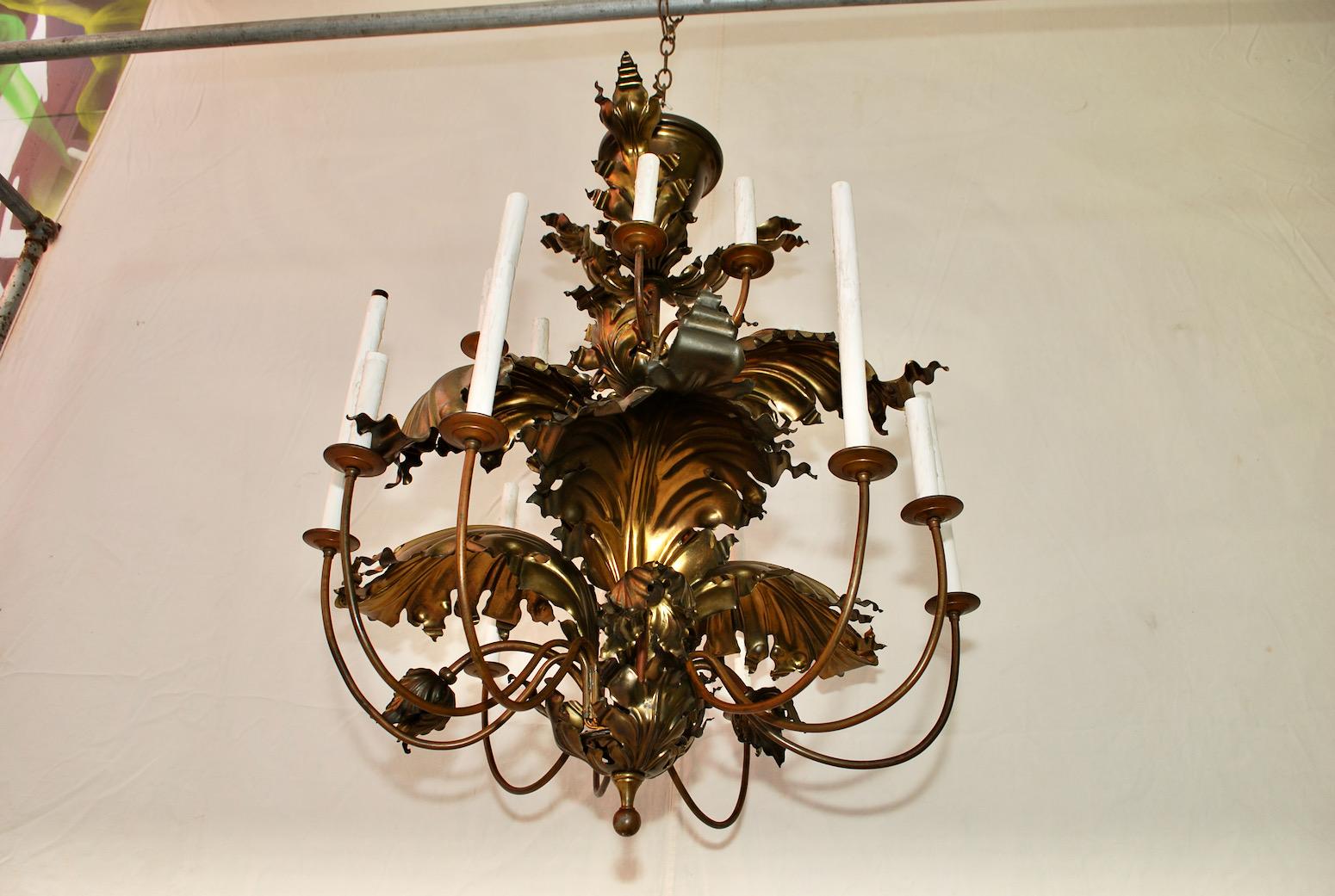 American Beautiful and Very Rare 1920's Large Leaves Chandelier For Sale