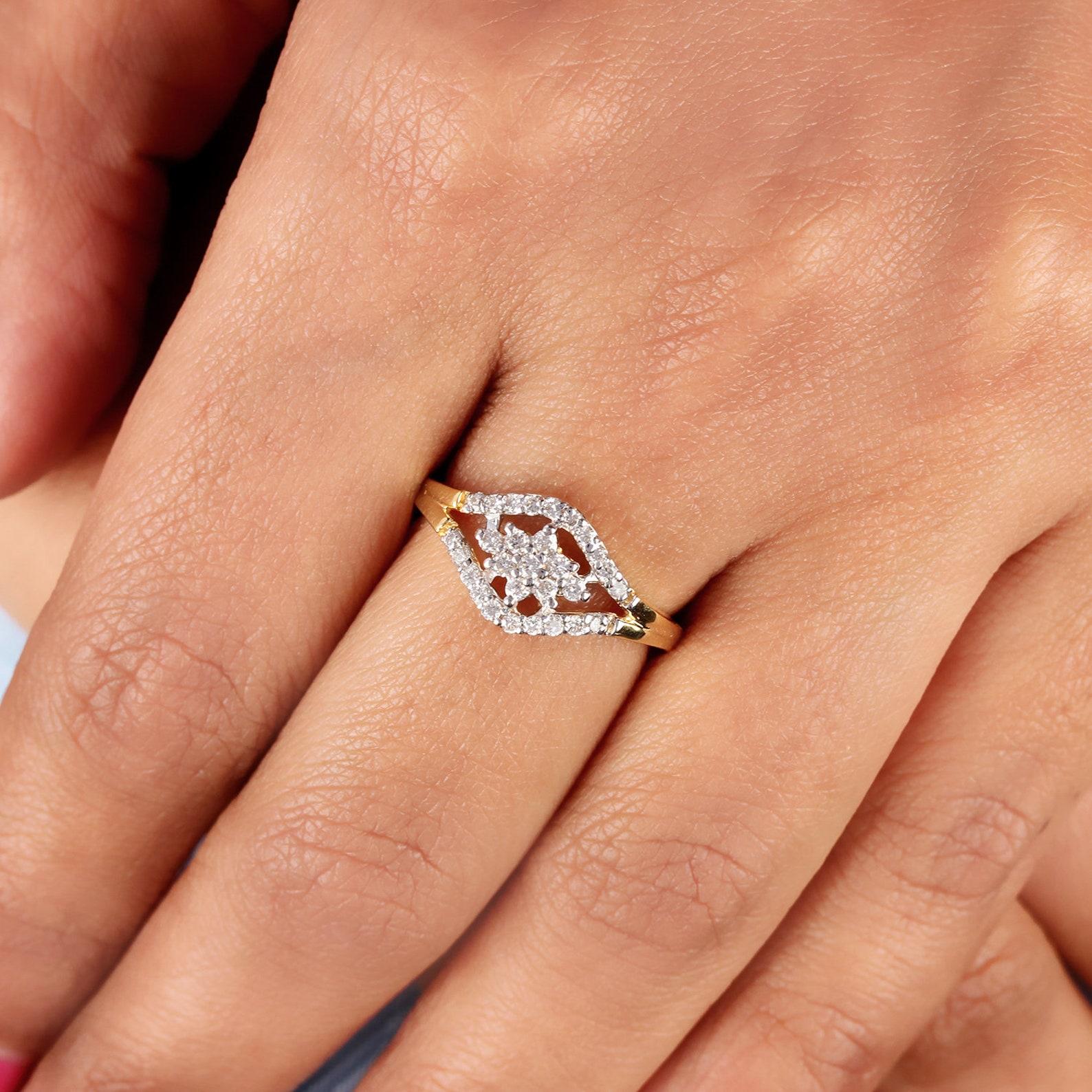 Hermoso Anillo de Aniversario de Oro Amarillo Macizo de 14k Anillo de Diamantes Pave Natural de Regalo. Corte brillante en venta