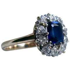 Beautiful Antique 14 Karat Yellow Gold Diamond and Sapphire Halo Ring 3.20 Carat