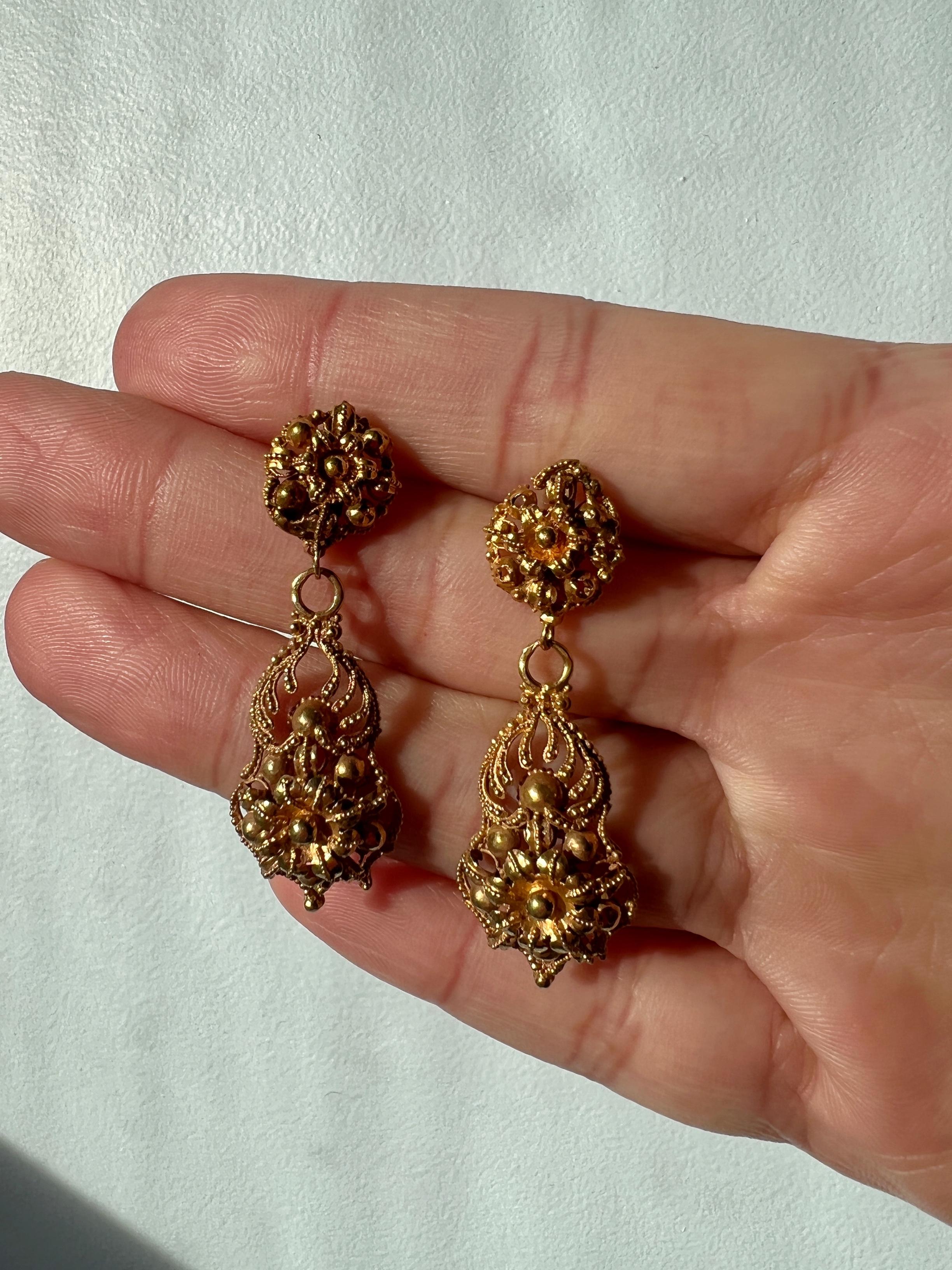 Victorian Beautiful Antique 18k Yellow Gold Floral Filigree Earrings For Sale
