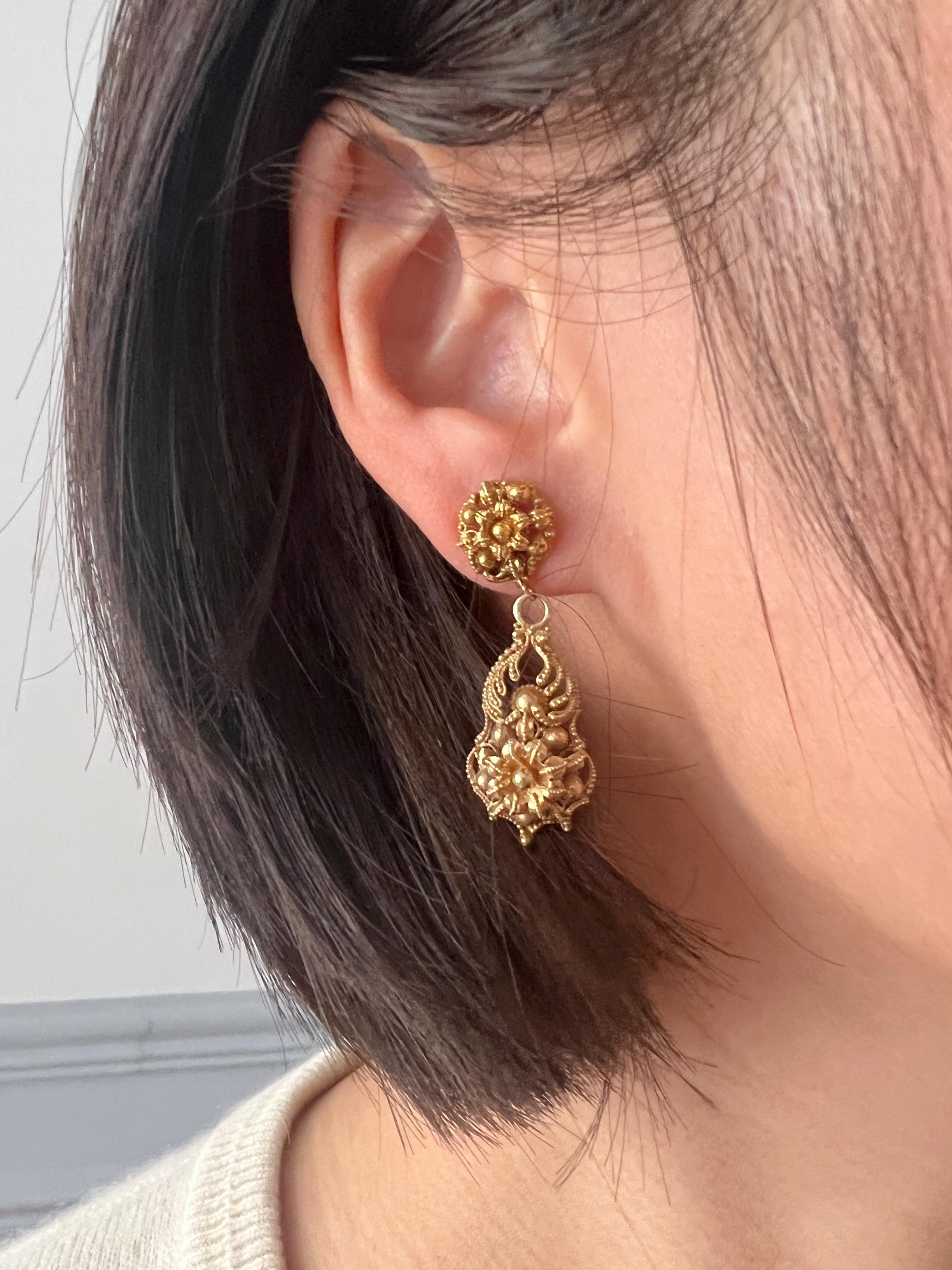 Women's Beautiful Antique 18k Yellow Gold Floral Filigree Earrings For Sale
