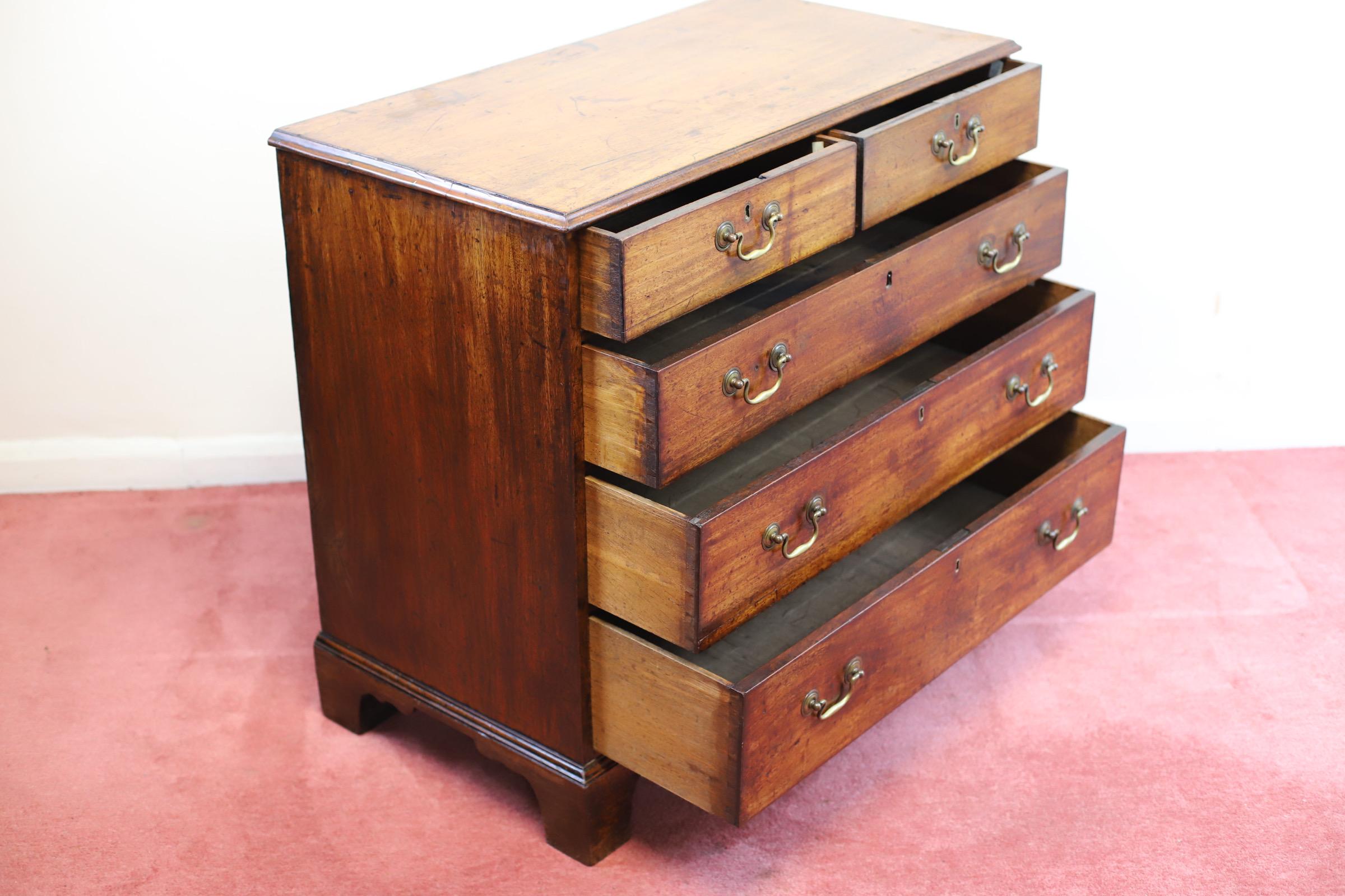Beautiful Antique 18th Century Oak Chest Of Five Drawers  For Sale 5
