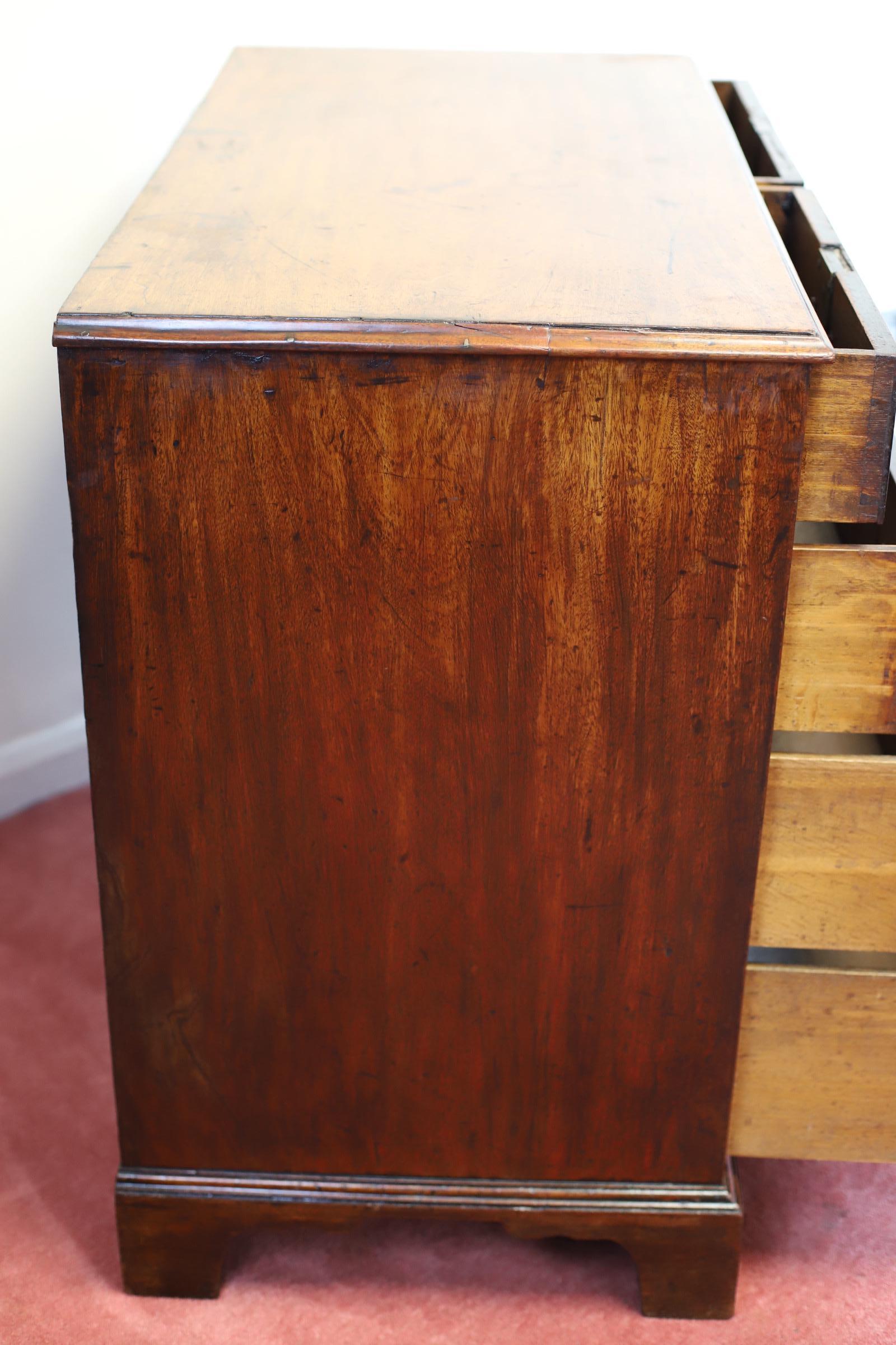Beautiful Antique 18th Century Oak Chest Of Five Drawers  For Sale 6