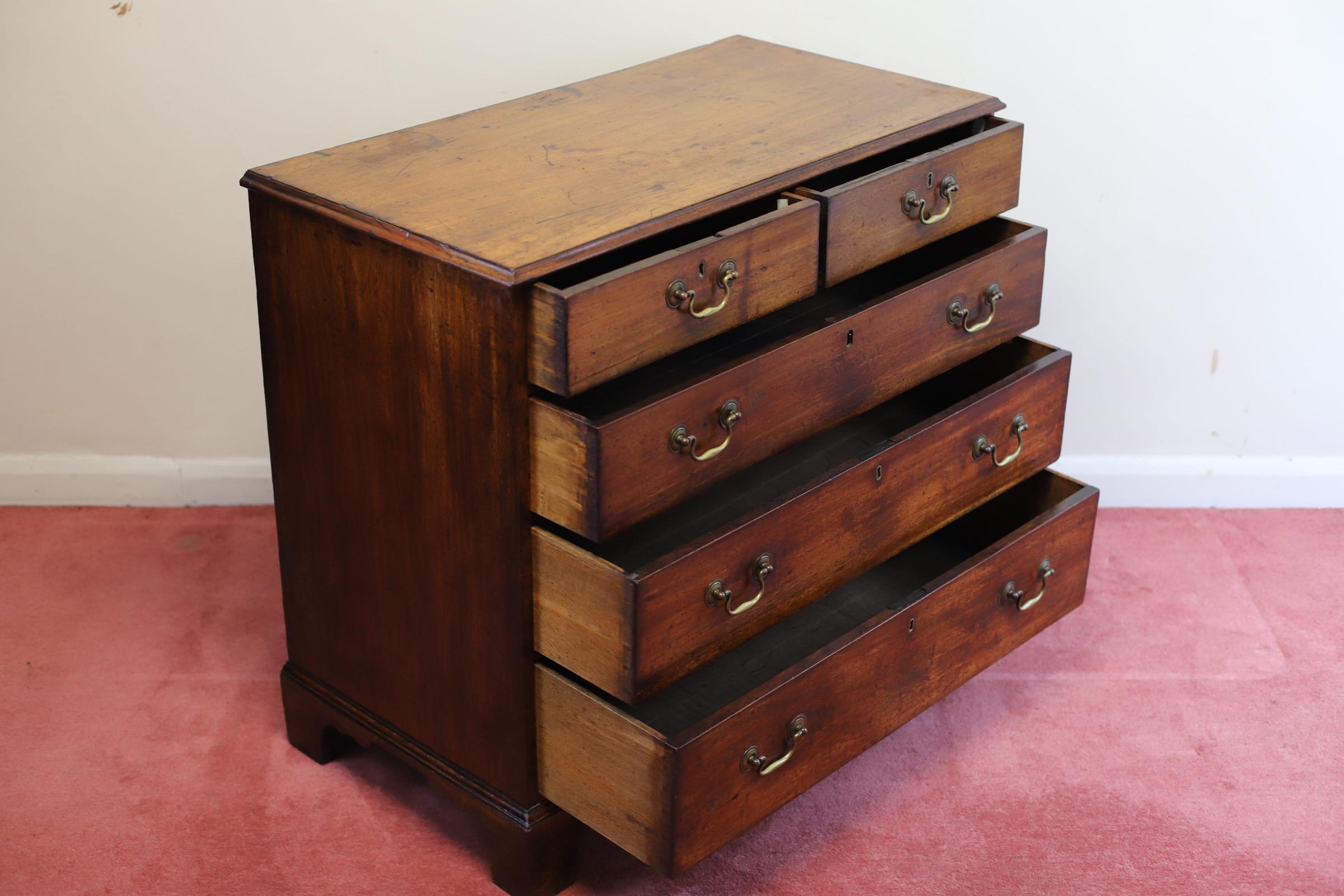 Beautiful Antique 18th Century Oak Chest Of Five Drawers  For Sale 7