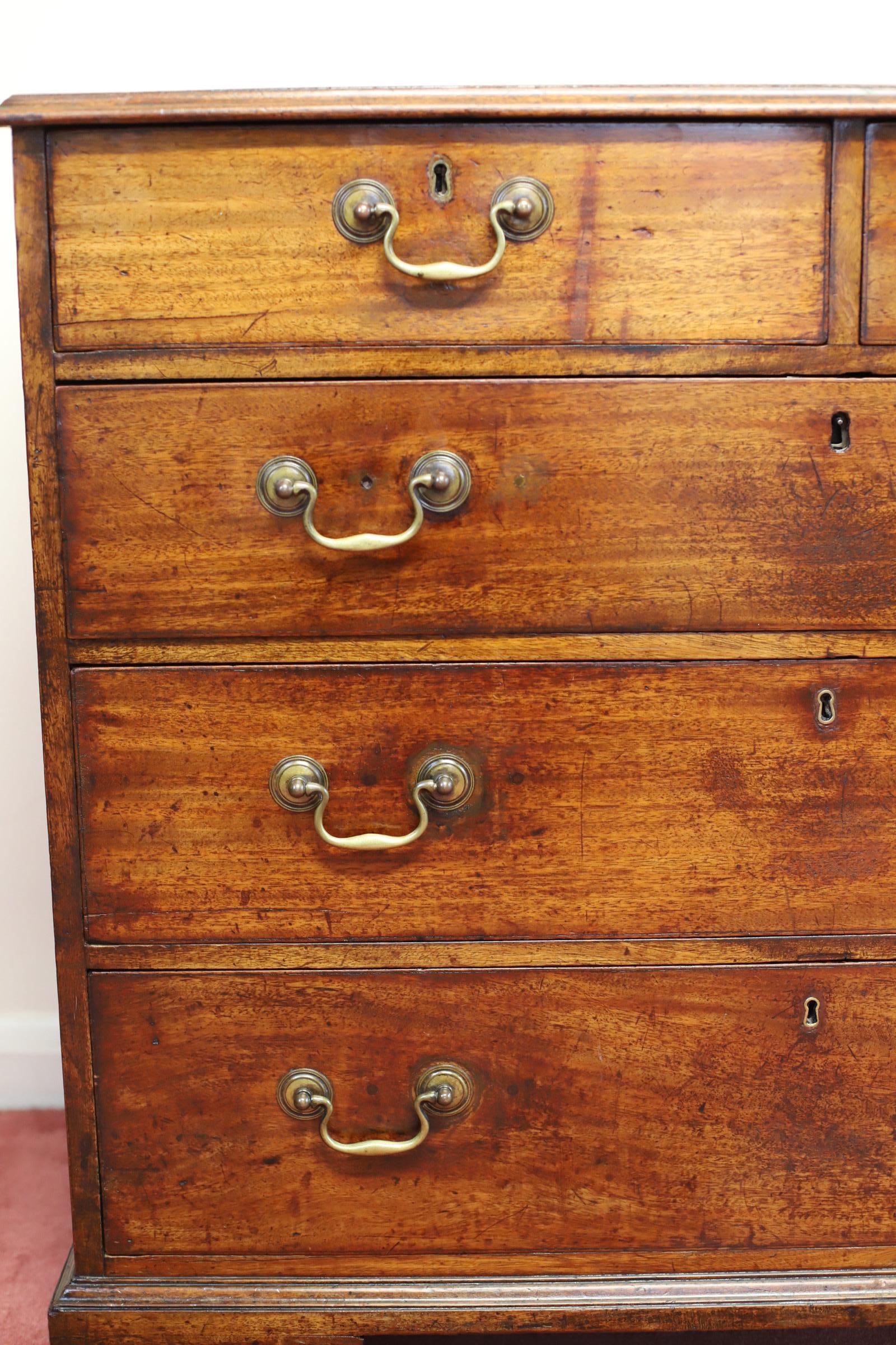 Beautiful Antique 18th Century Oak Chest Of Five Drawers  For Sale 10
