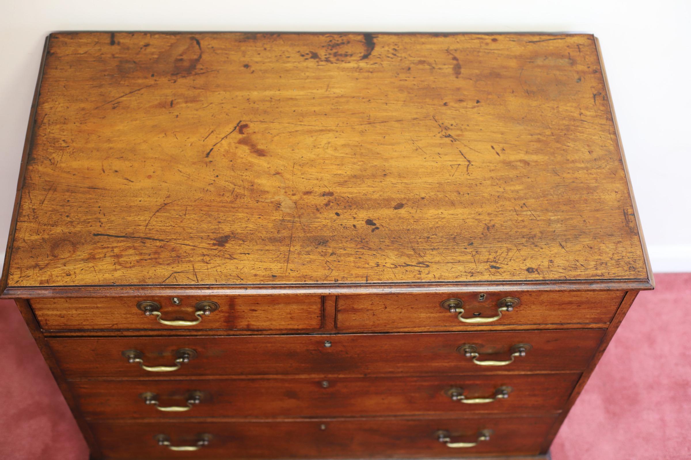 Beautiful Antique 18th Century Oak Chest Of Five Drawers  For Sale 11