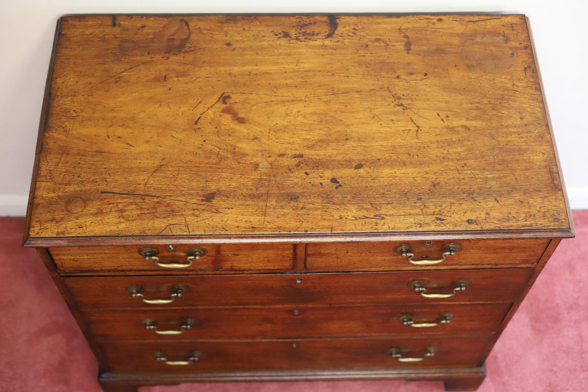 Beautiful Antique 18th Century Oak Chest Of Five Drawers  For Sale 12