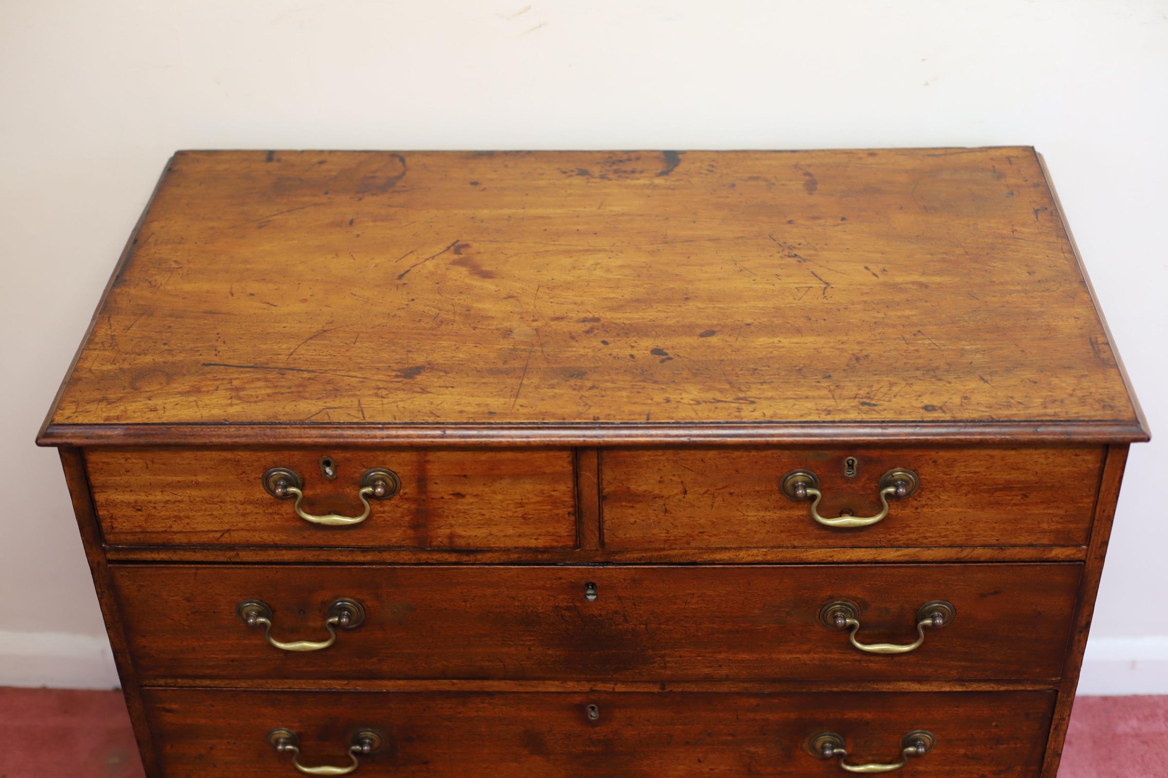 Beautiful Antique 18th Century Oak Chest Of Five Drawers  For Sale 13