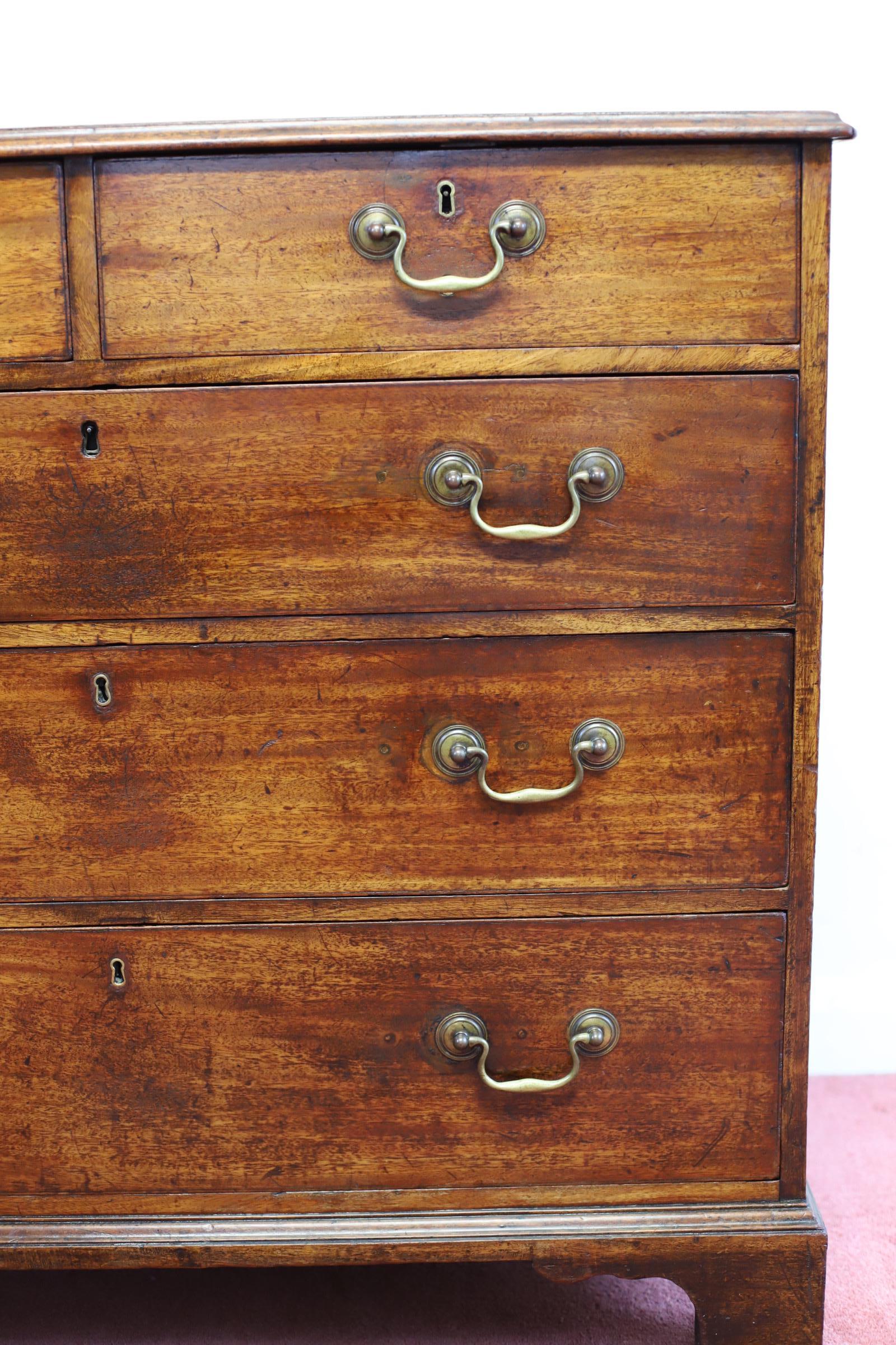 Beautiful Antique 18th Century Oak Chest Of Five Drawers  For Sale 14