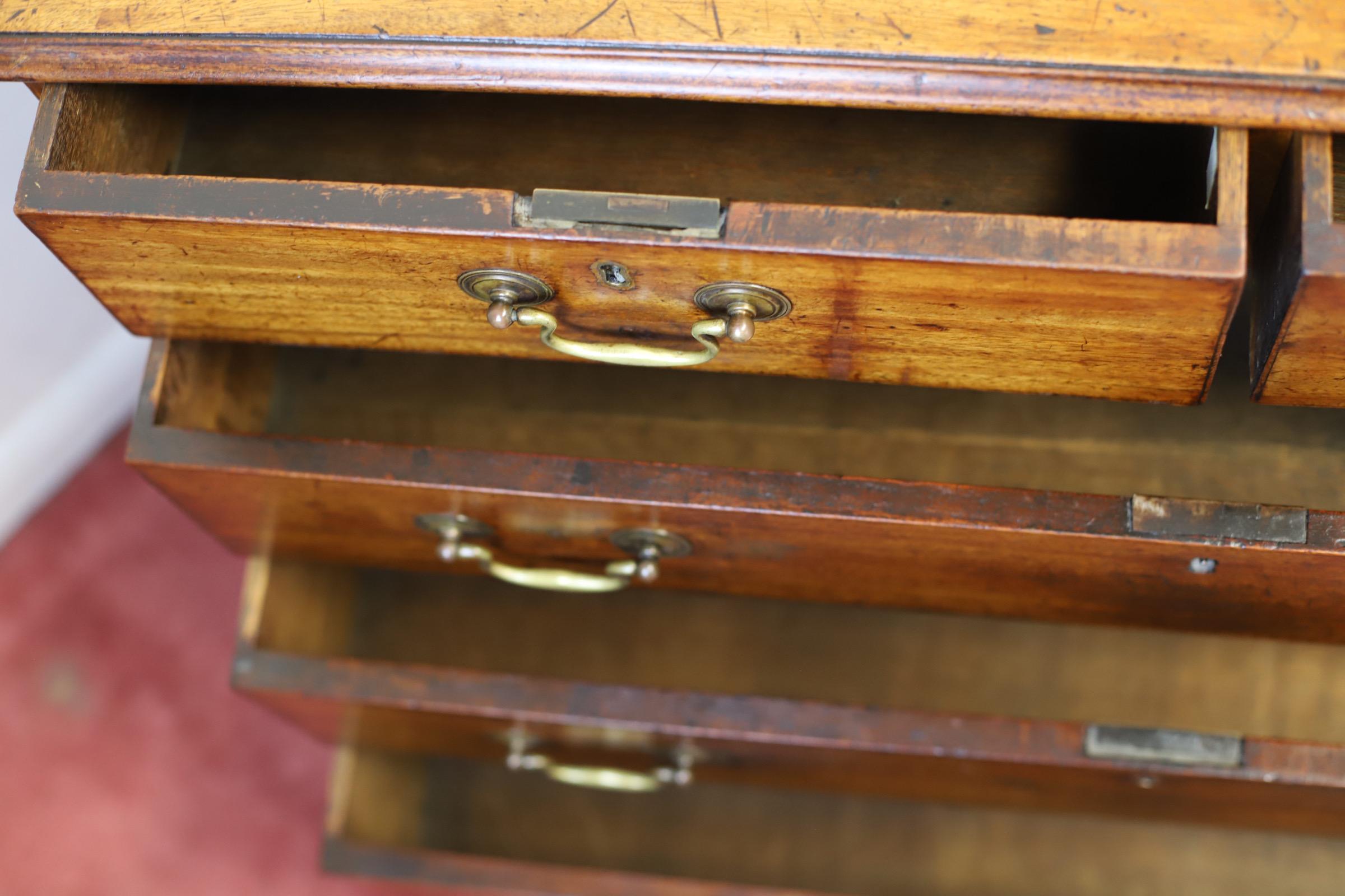 Beautiful Antique 18th Century Oak Chest Of Five Drawers  For Sale 2
