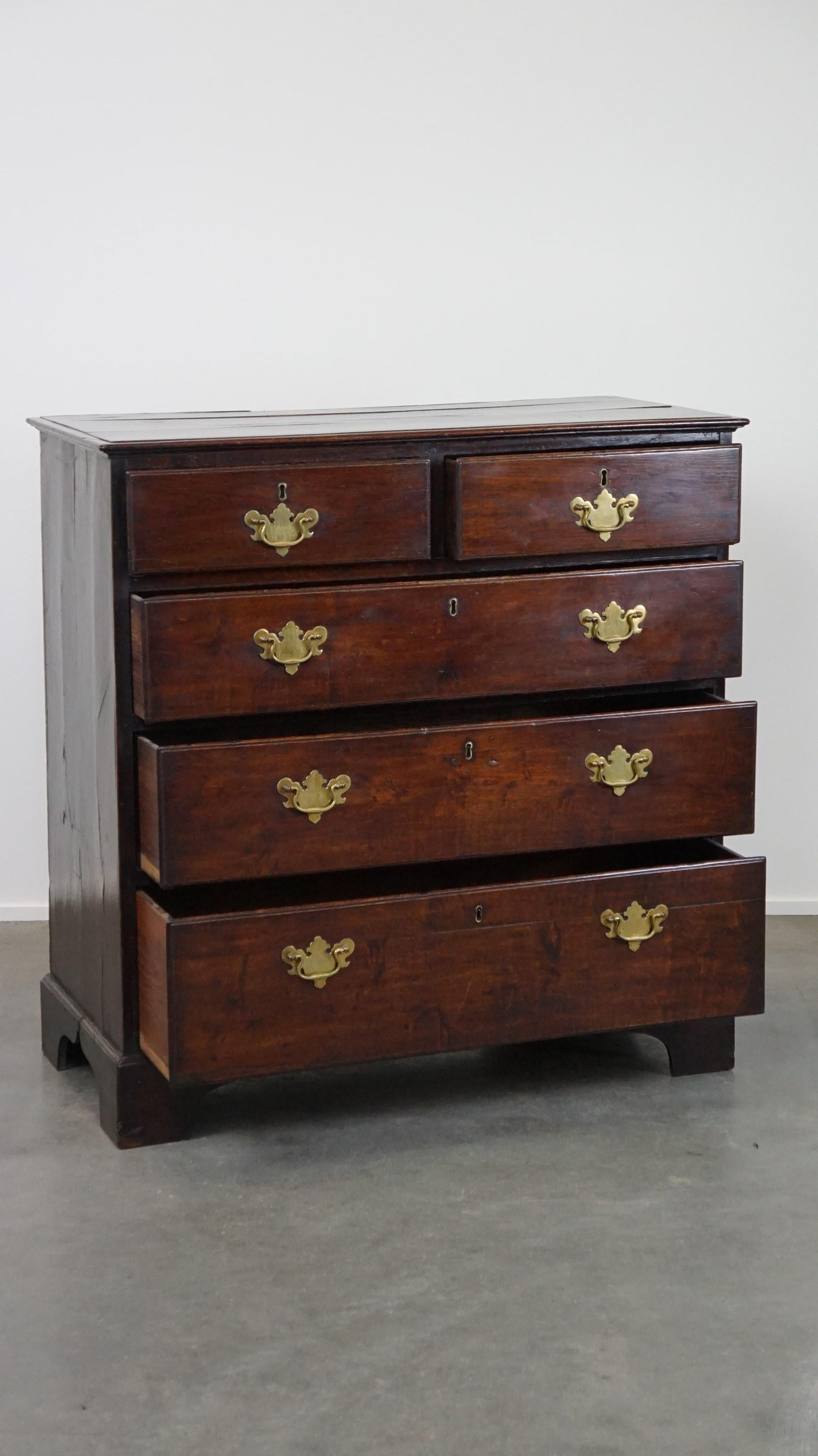 Beautiful antique 19th-century English chest of drawers with 5 drawers ...