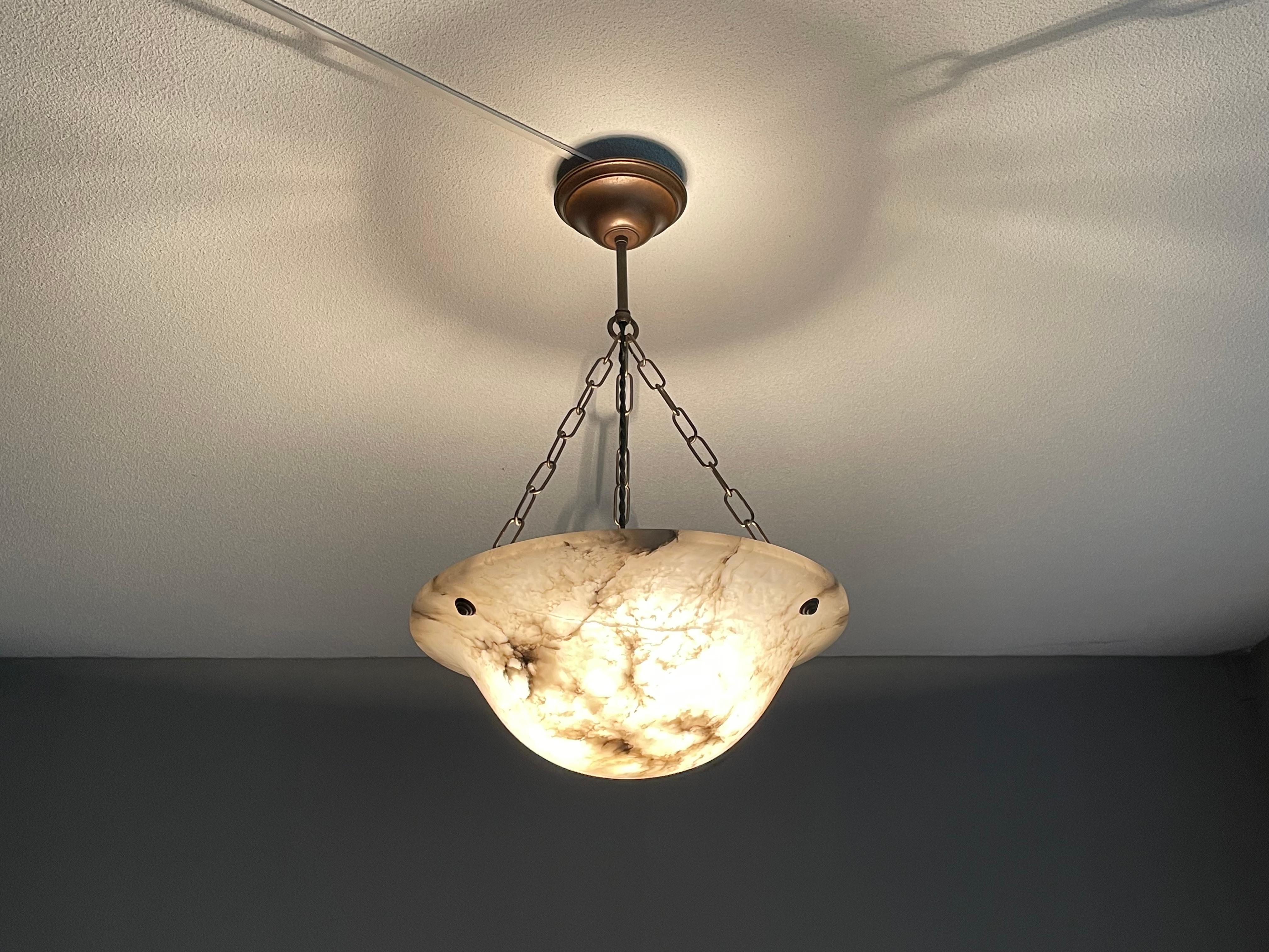 Beautiful Antique Alabaster and Brass French Art Deco Pendant Light / Chandelier In Excellent Condition In Lisse, NL