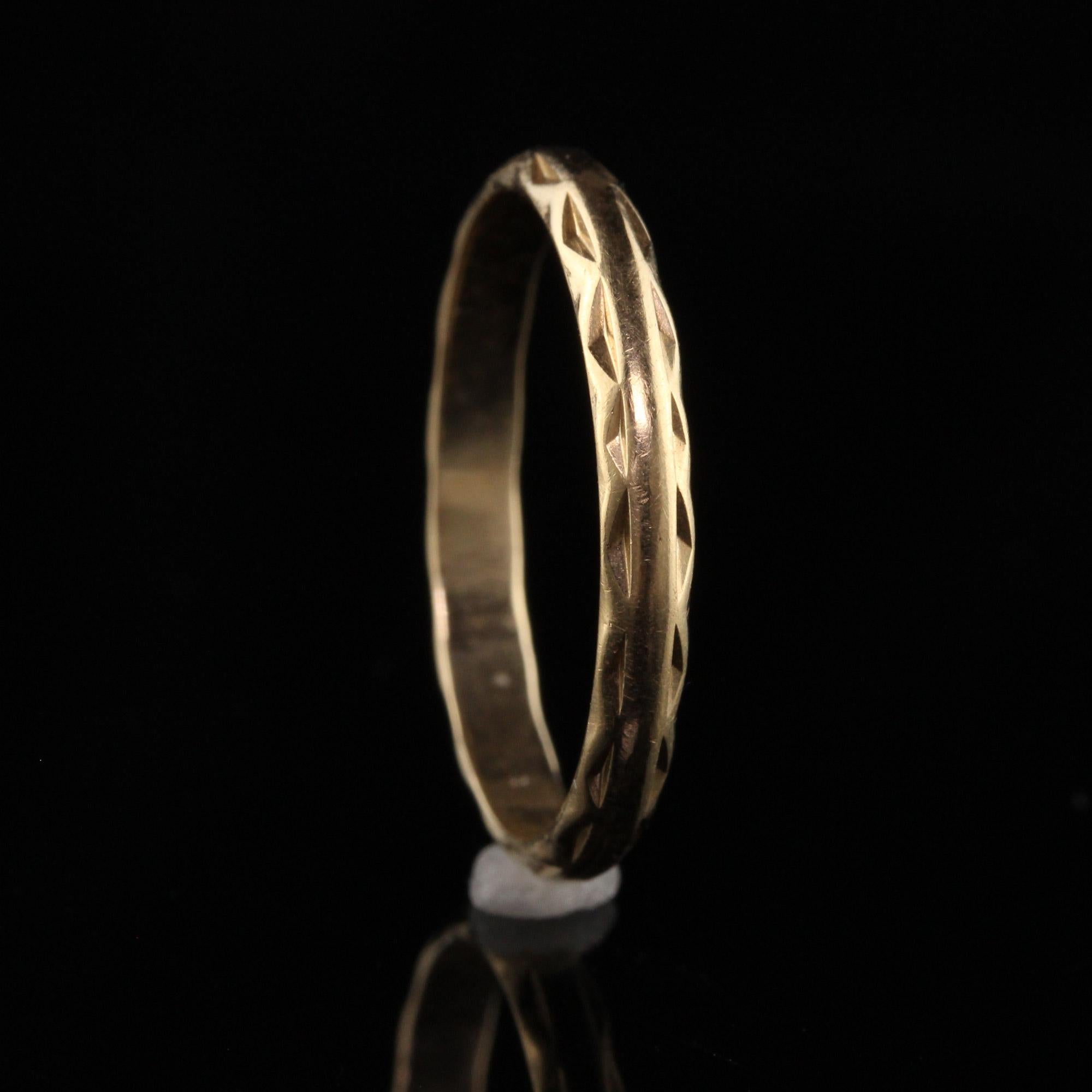 Beautiful Antique Art Deco 14K Yellow Gold Engraved Wedding Band, This beautiful For Sale 1