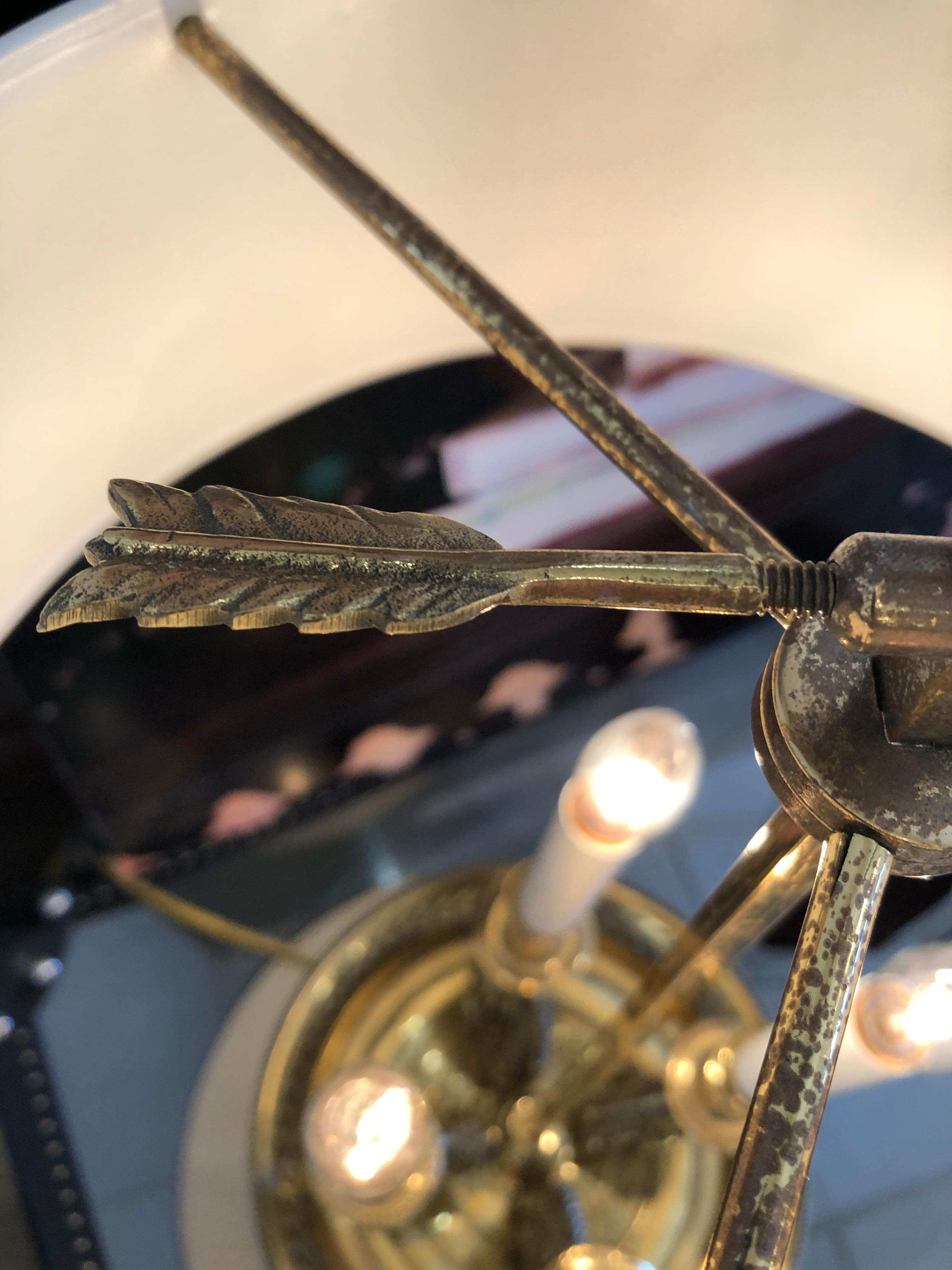 Schöne schöne antike Bouillotte-Lampe aus Messingguss mit Tole-Schirm (Französisch) im Angebot