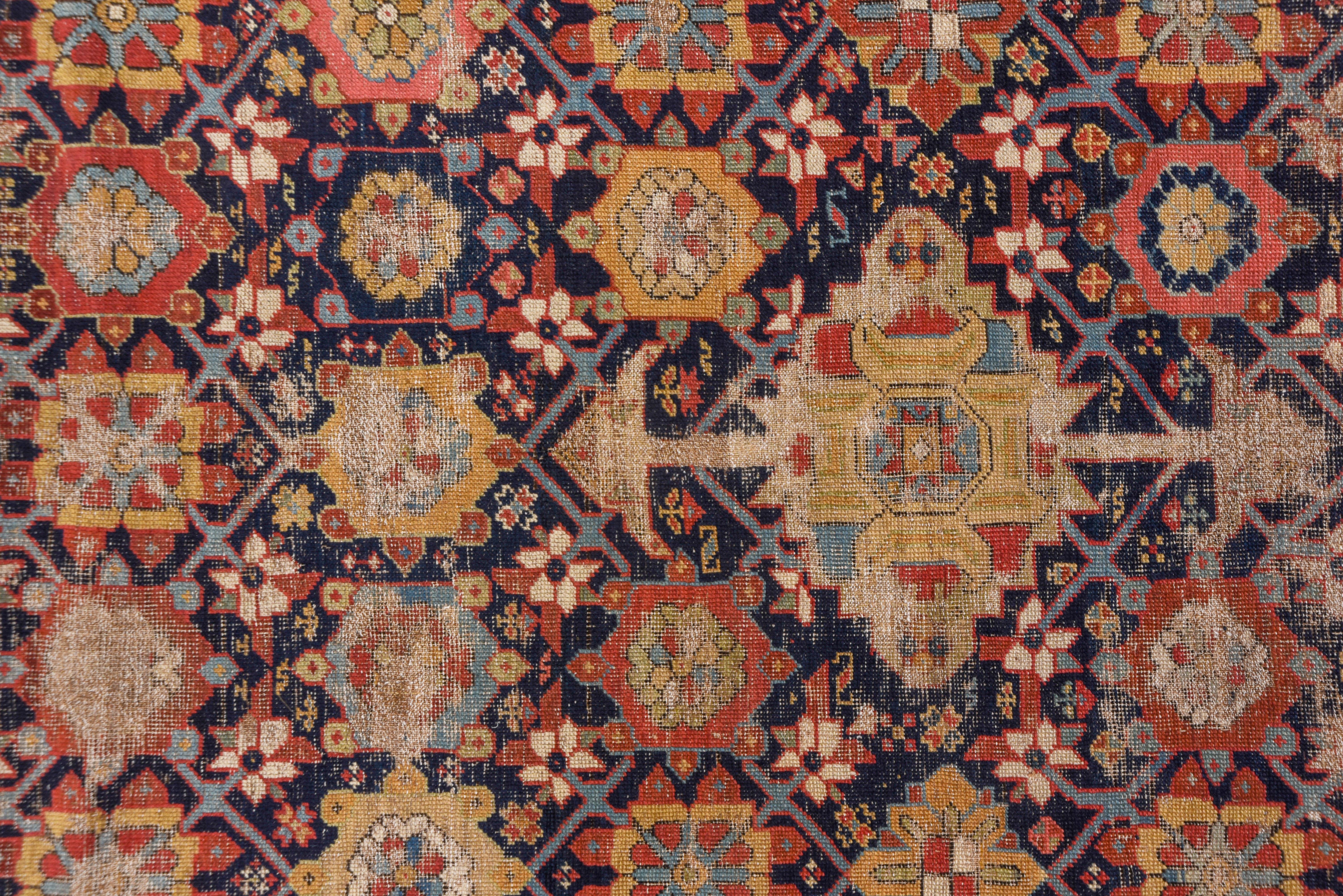 Schöner antiker kaukasischer Karabagh-Teppich aus Karabagh, um 1910 (Stammeskunst) im Angebot
