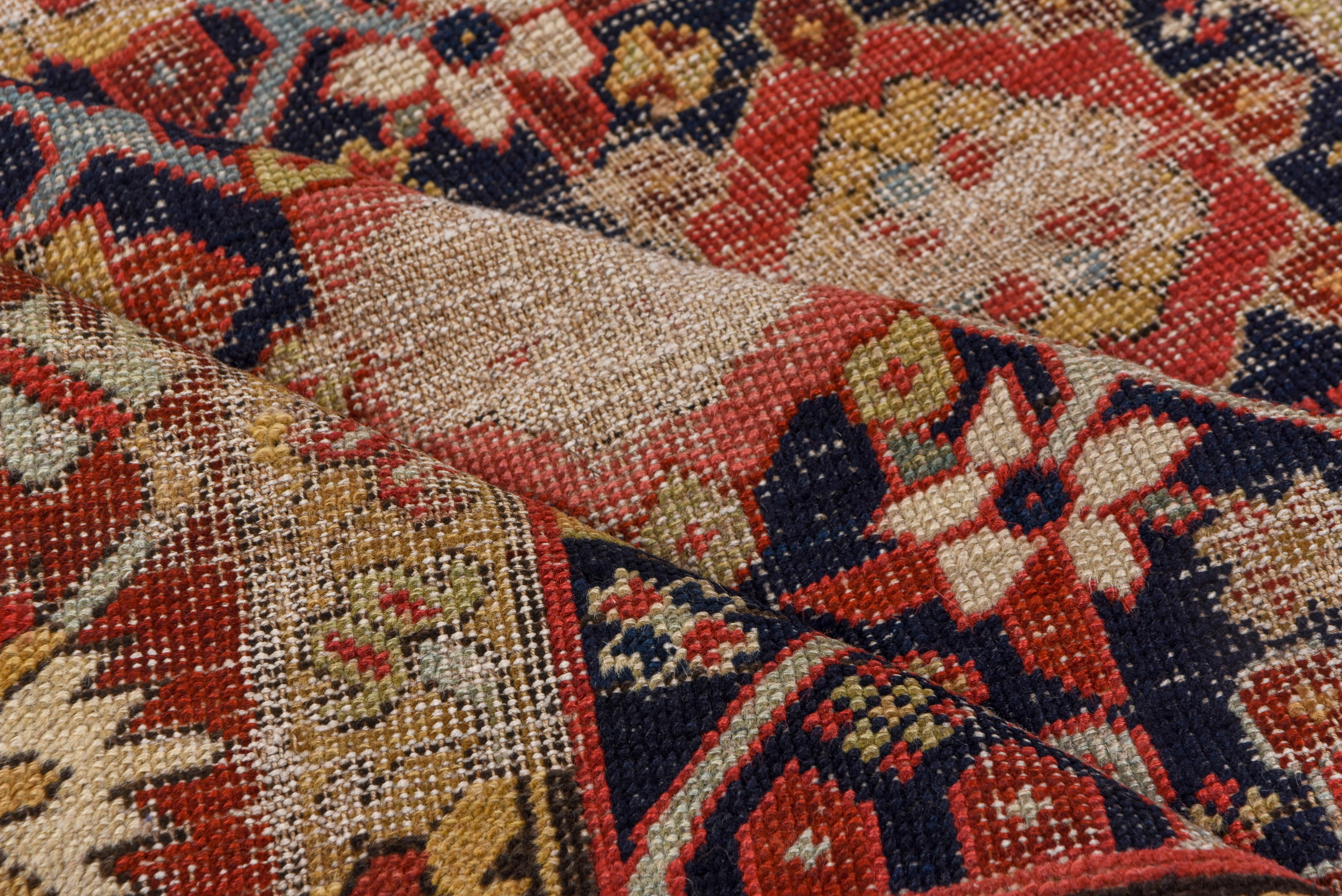 Schöner antiker kaukasischer Karabagh-Teppich aus Karabagh, um 1910 (20. Jahrhundert) im Angebot