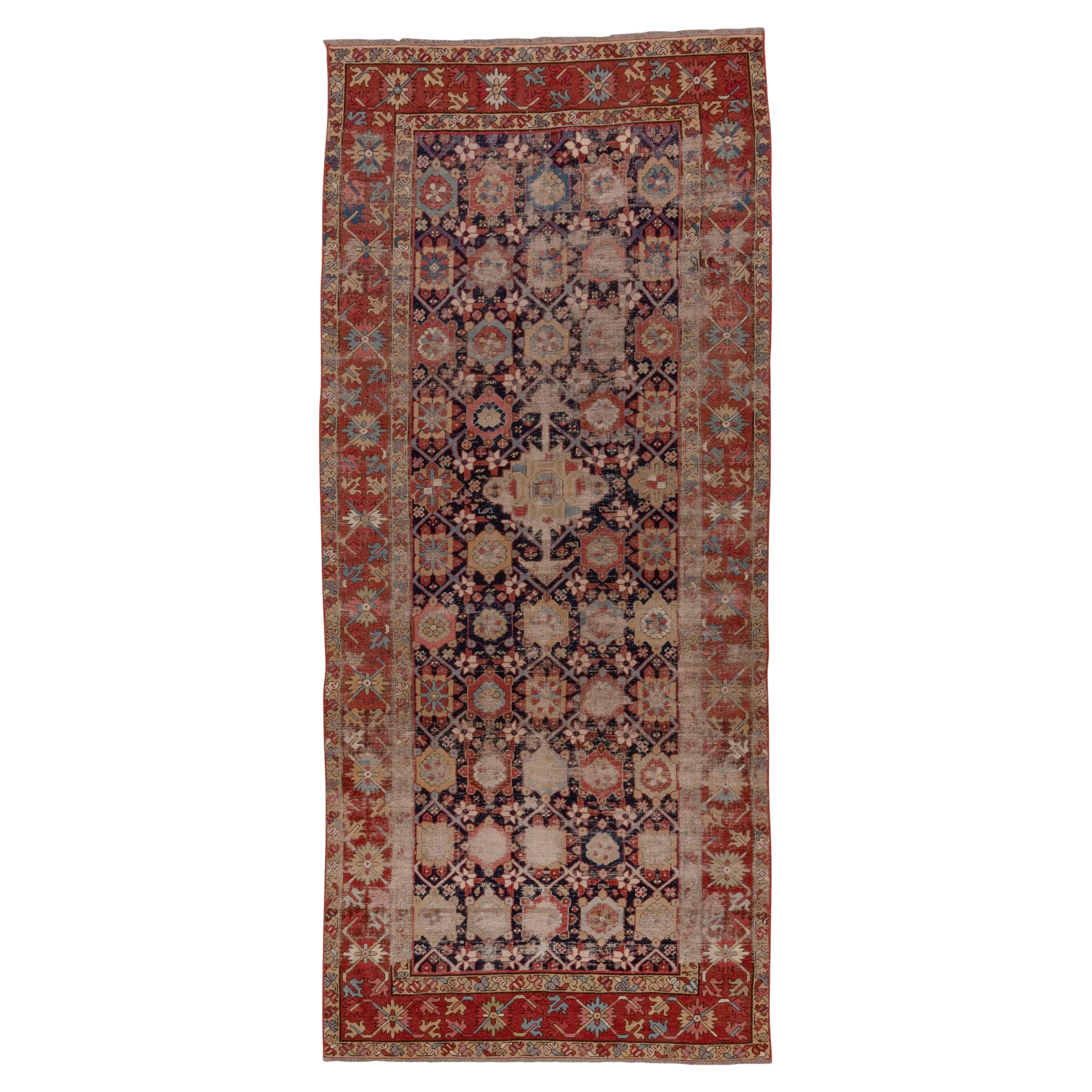 Schöner antiker kaukasischer Karabagh-Teppich aus Karabagh, um 1910
