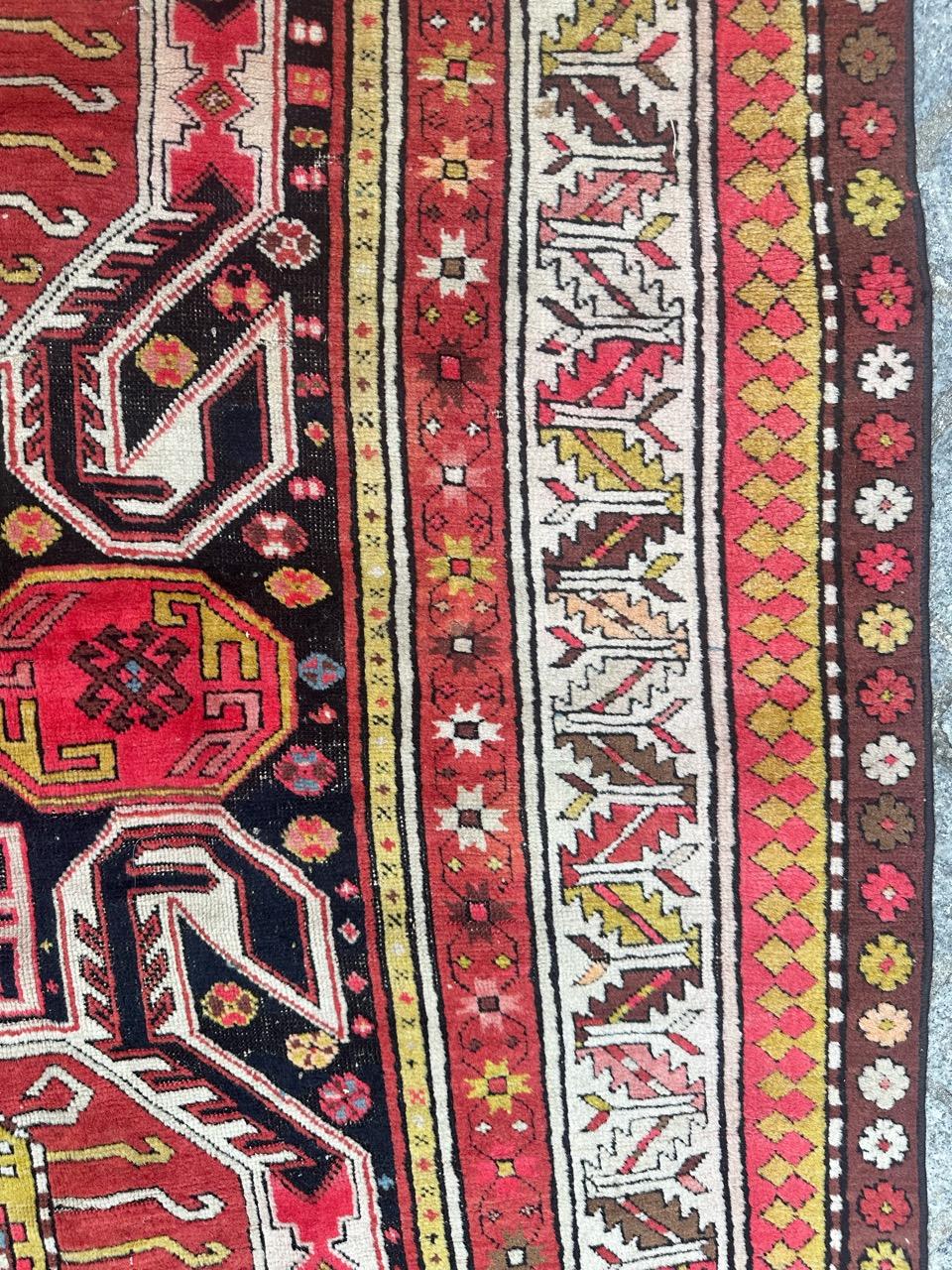 Noué à la main Magnifique tapis caucasien ancien du Kazak en vente