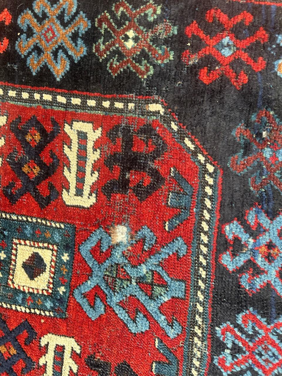 Noué à la main Magnifique tapis caucasien ancien du Kazak en vente