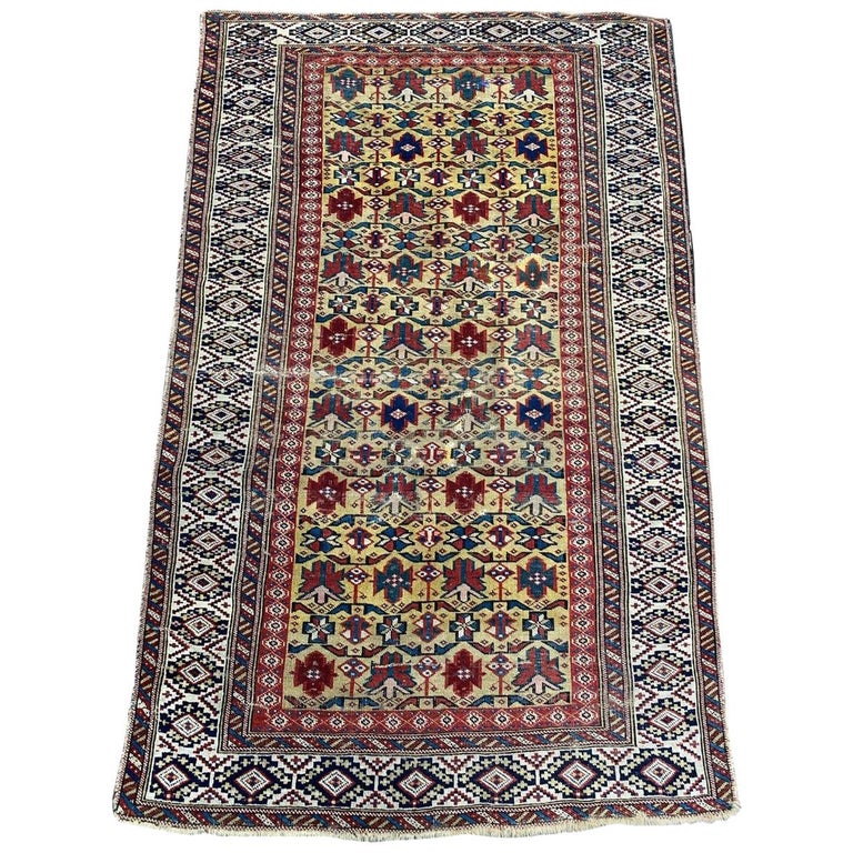 Magnifique tapis caucasien ancien Kouba Shirwan - En vente sur 1stDibs