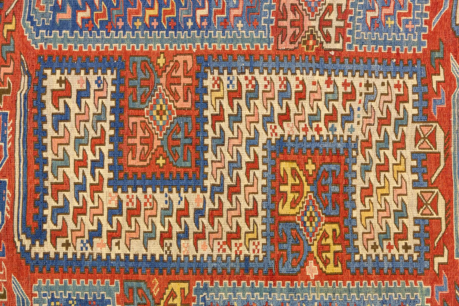 Schöner antiker kaukasischer mehrfarbiger Sumak Sileh-Kelim-Teppich aus Wolle, 1880-1900 (Kasachisch) im Angebot
