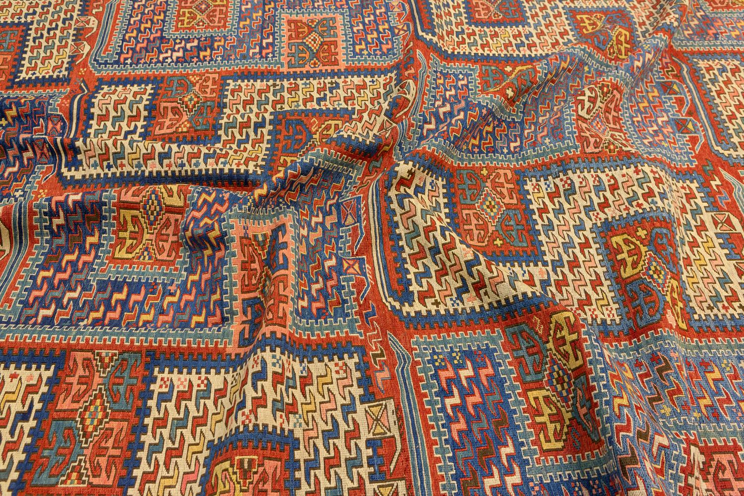 Schöner antiker kaukasischer mehrfarbiger Sumak Sileh-Kelim-Teppich aus Wolle, 1880-1900 im Zustand „Gut“ im Angebot in Ferrara, IT