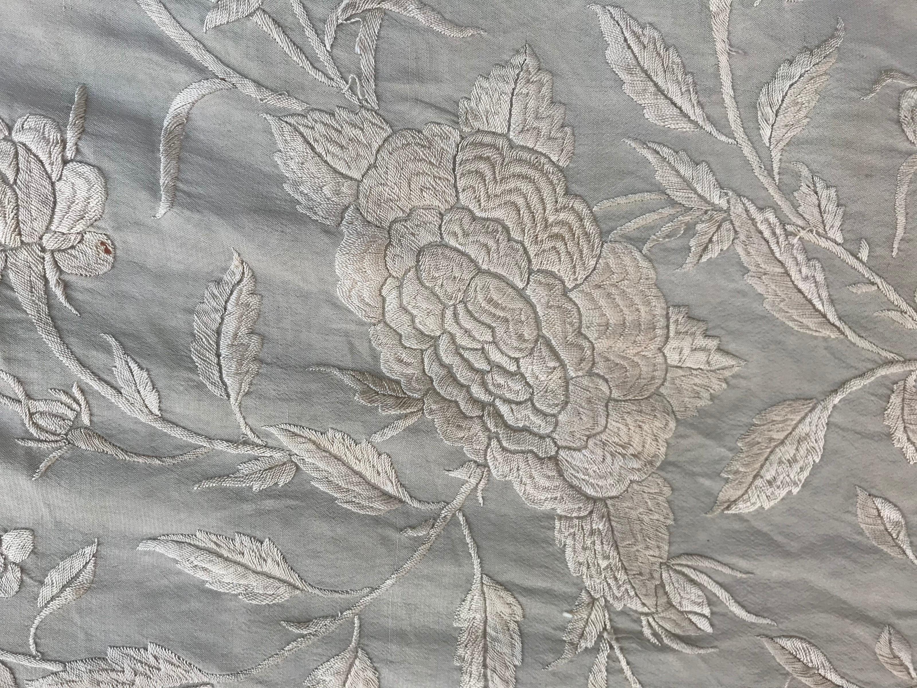 Bobyrug’s Beautiful Antique Chinese Manila Embroidered Shawl For Sale 3