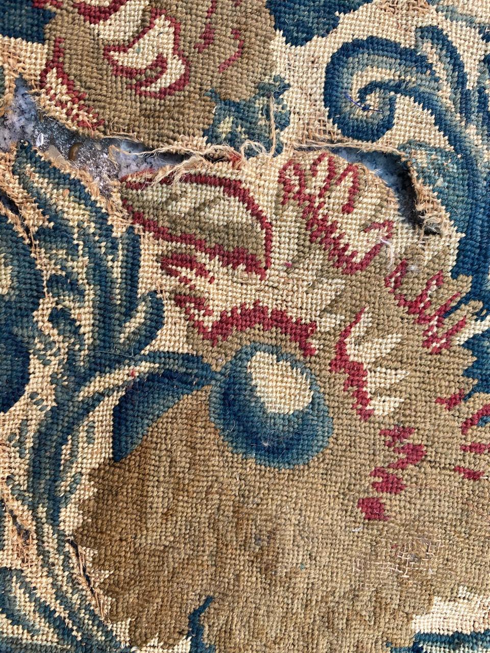Beautiful Antique Distressed 18th Century Needlepoint Tapestry In Distressed Condition In Saint Ouen, FR
